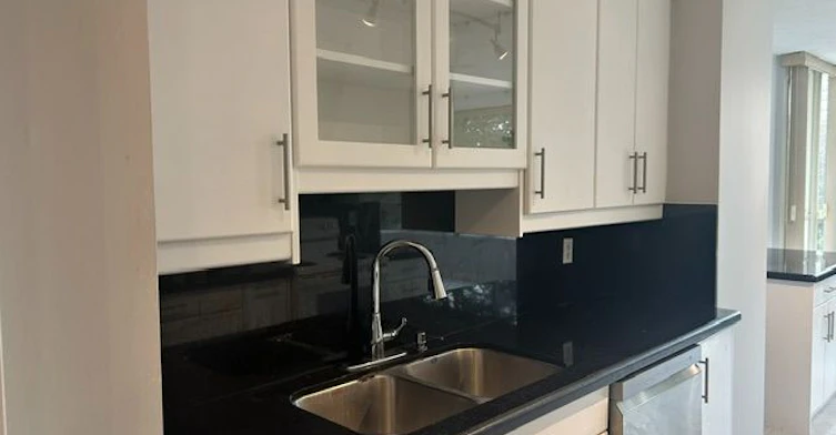310-7 Townsgate Drive, Vaughan, ON, L4J 7Z9 - 8