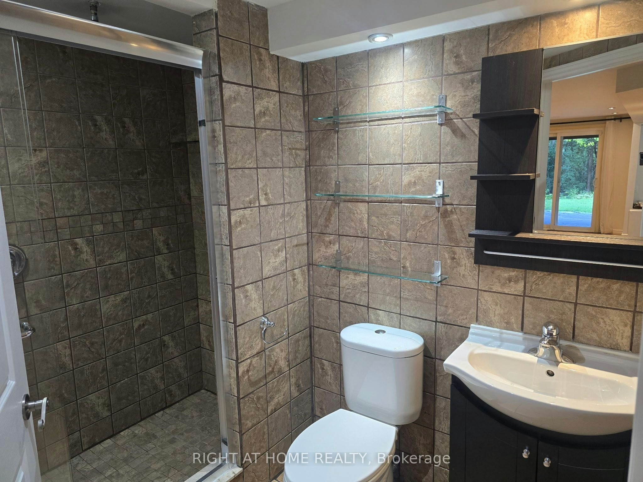 20 Lippincott Court, Richmond Hill, ON, L4C 7M4 - 2