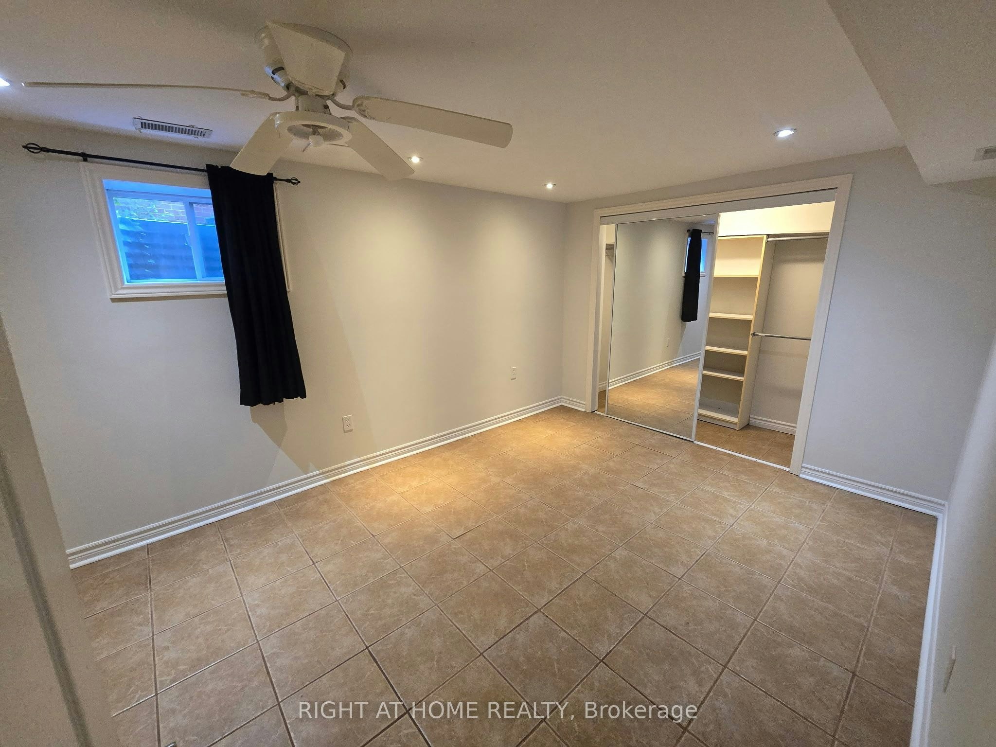 20 Lippincott Court, Richmond Hill, ON, L4C 7M4 - 3