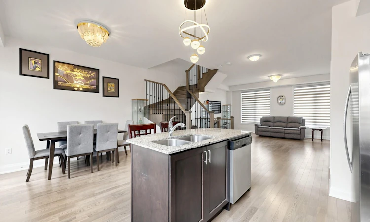 23 Moneypenny Place