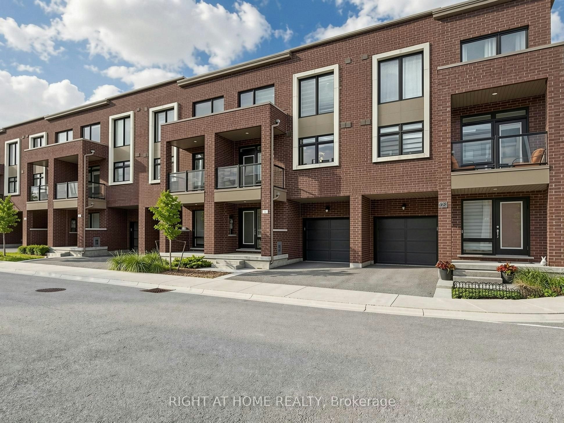 23 Moneypenny Place, Vaughan, ON, L4J 0K9