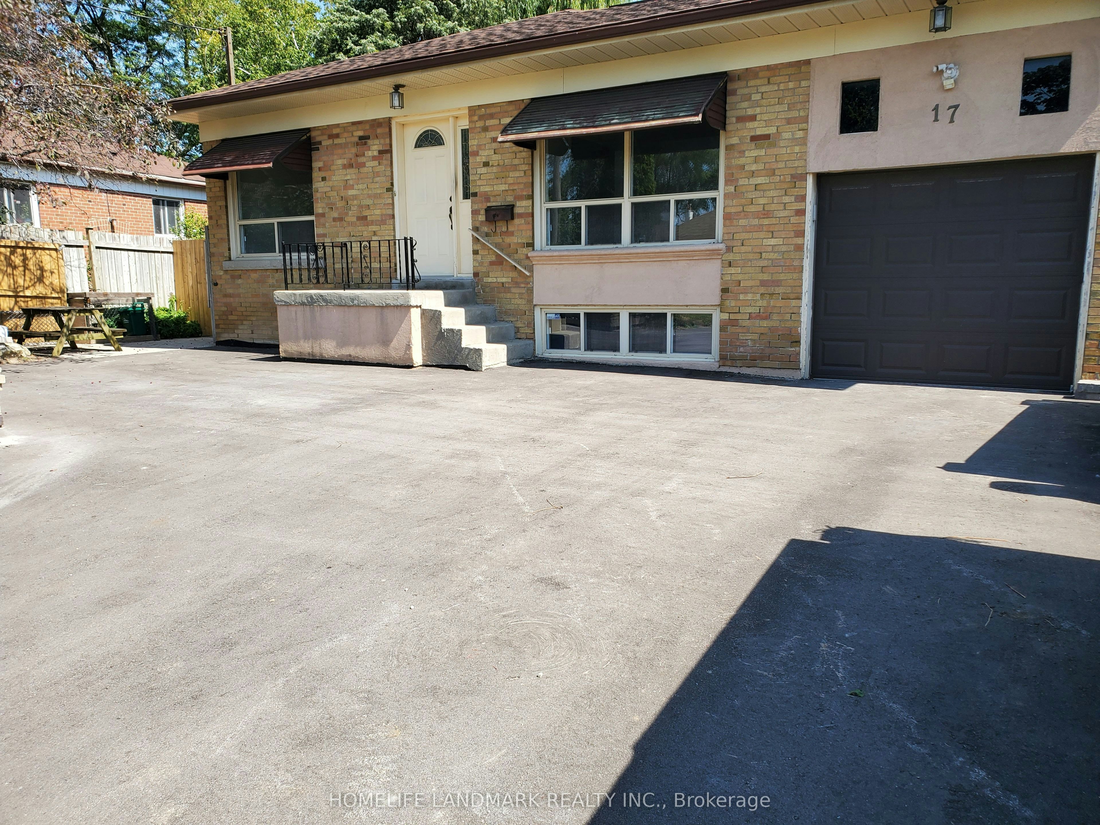 17 Maralim Road, Richmond Hill, ON, L4C 2K6