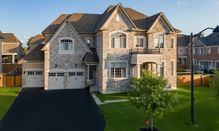 43 Sir Henry Court