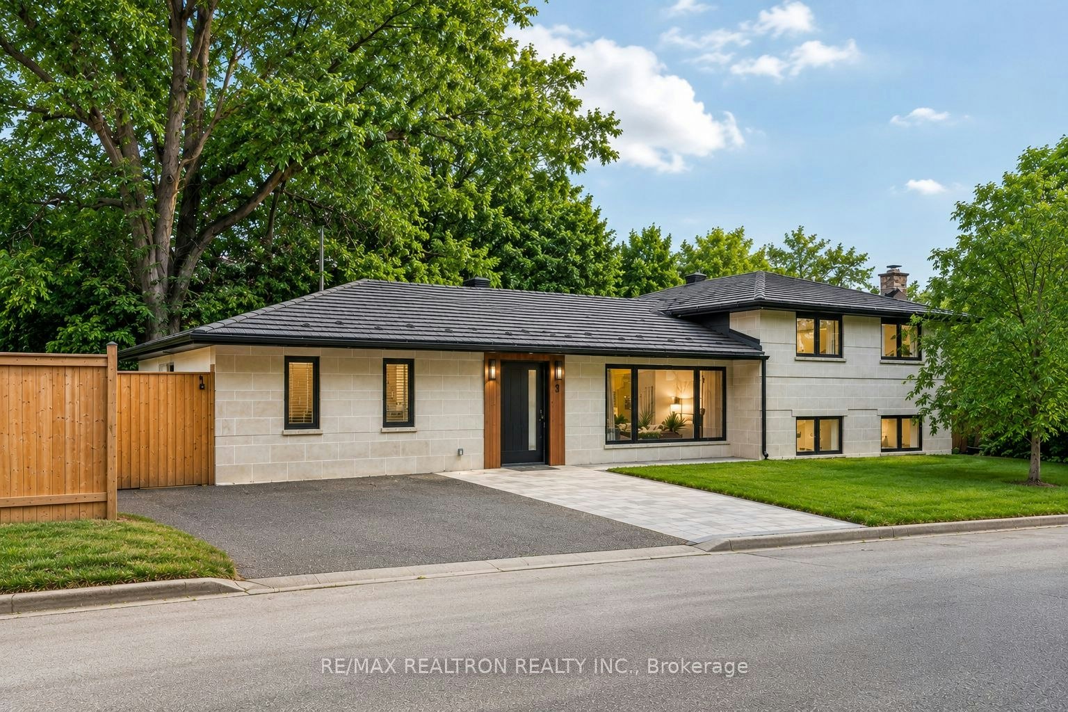 3 Reuben Street, Aurora, ON, L4G 2M1