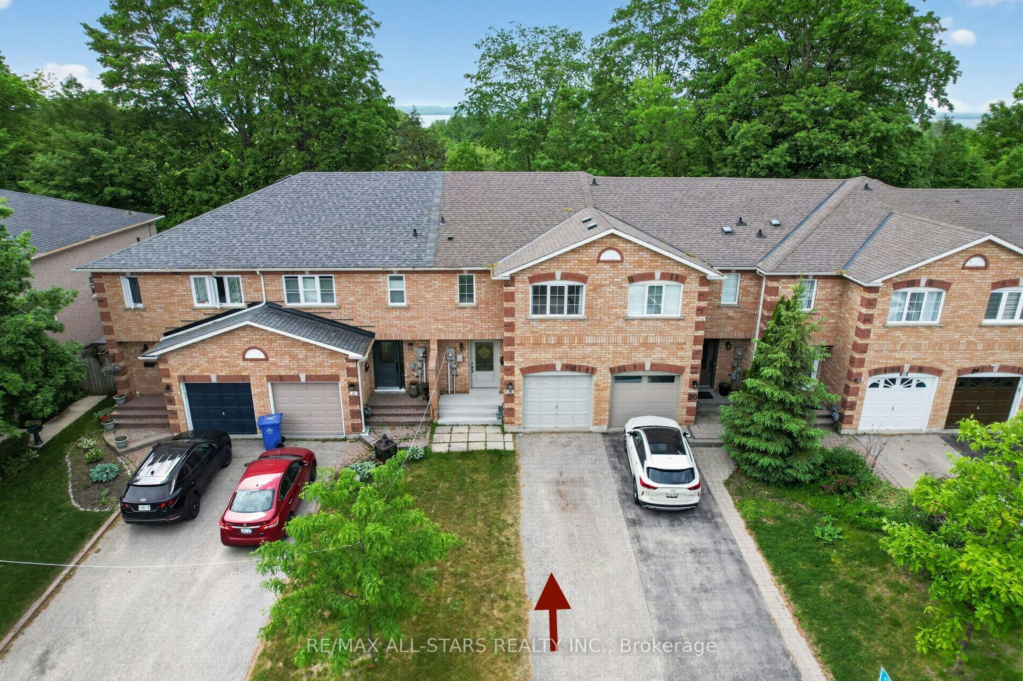 18 Lancaster Court, Georgina, ON, L4P 4A1