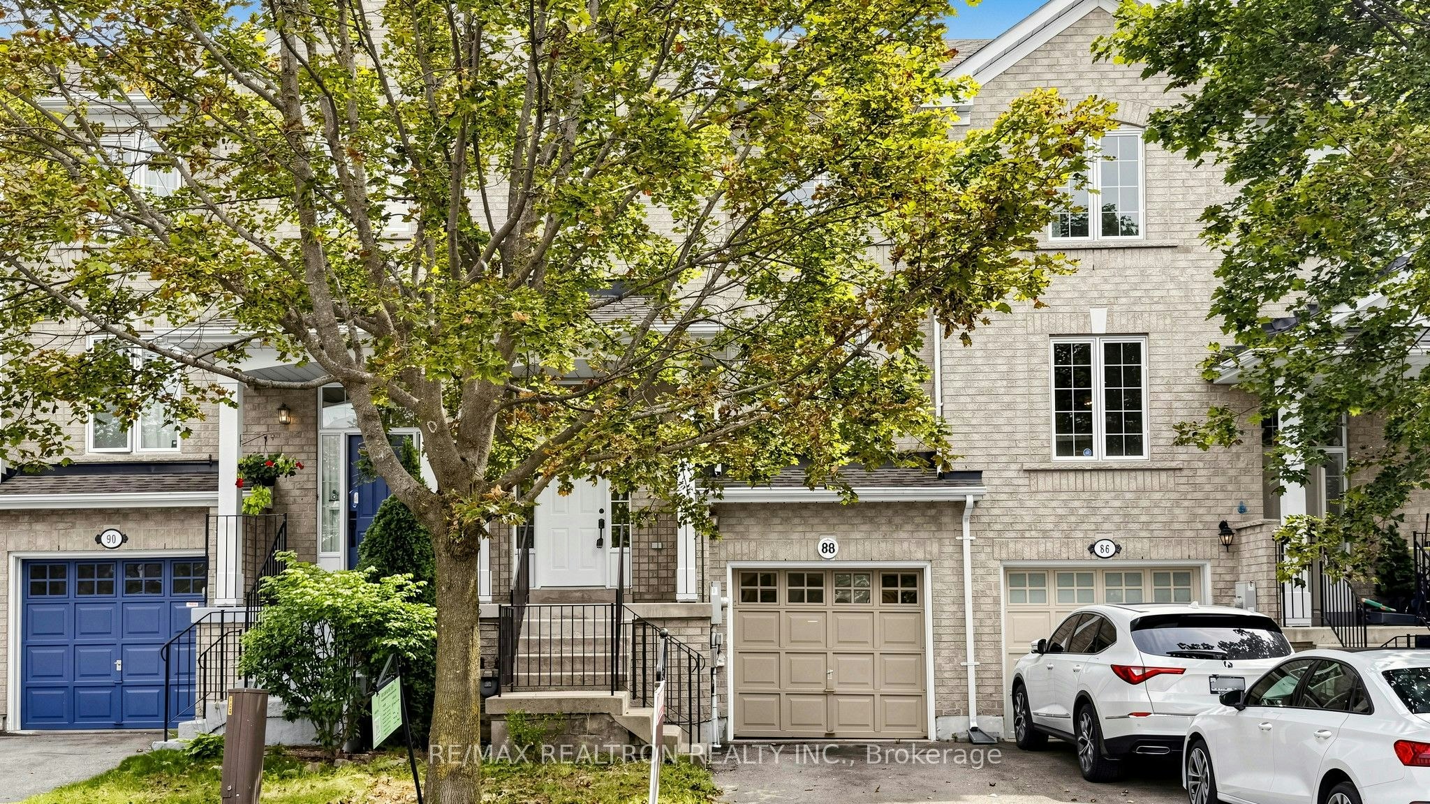 88 Banbrooke Crescent, Newmarket, ON, L3X 2W9