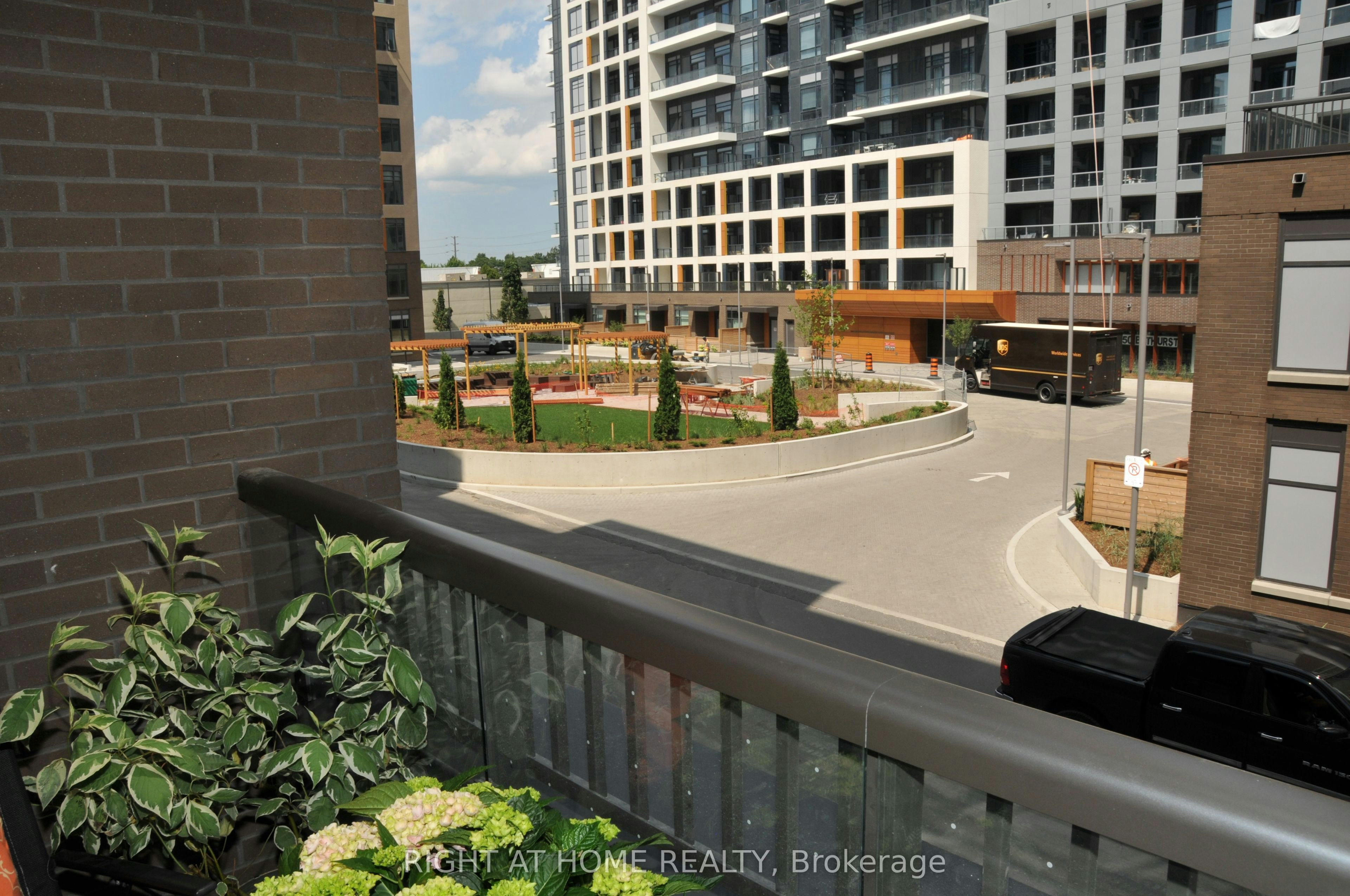 221-8 Beverley Glen Boulevard, Vaughan, ON, L4J 8N8 - 10