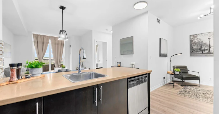 911-9225 Jane Street, Vaughan, ON, L6A 0J7 - 11