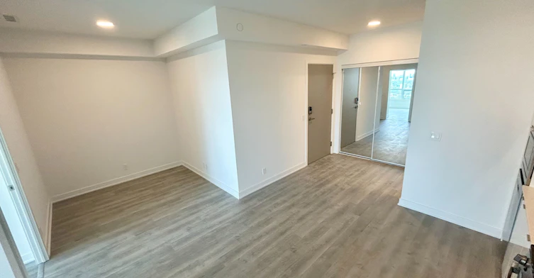 2401-30 Upper Mall Way, Vaughan, ON, L4J 0L7 - 4
