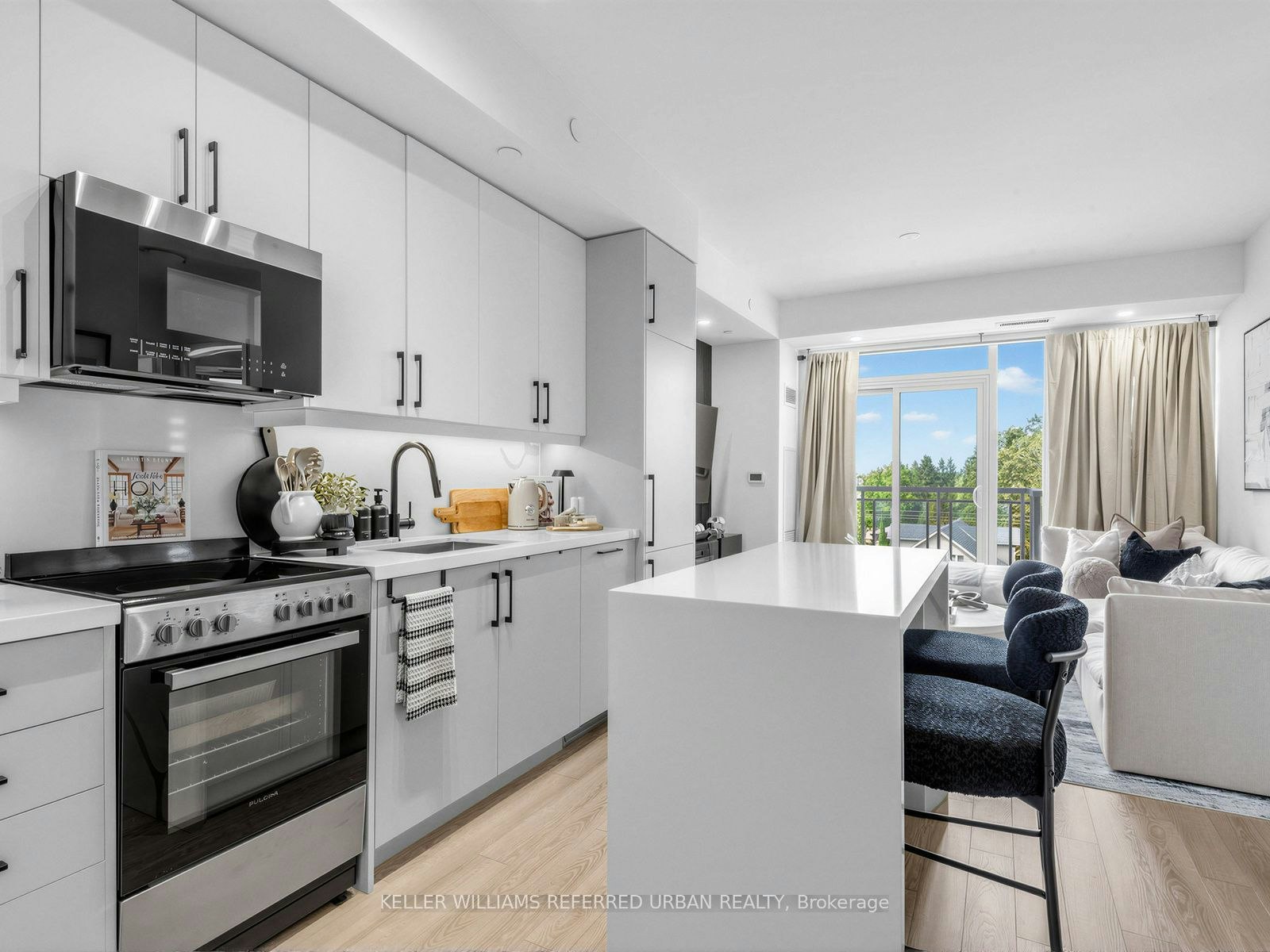 440-2075 King Road, King, ON, L7B 0R7 - 2