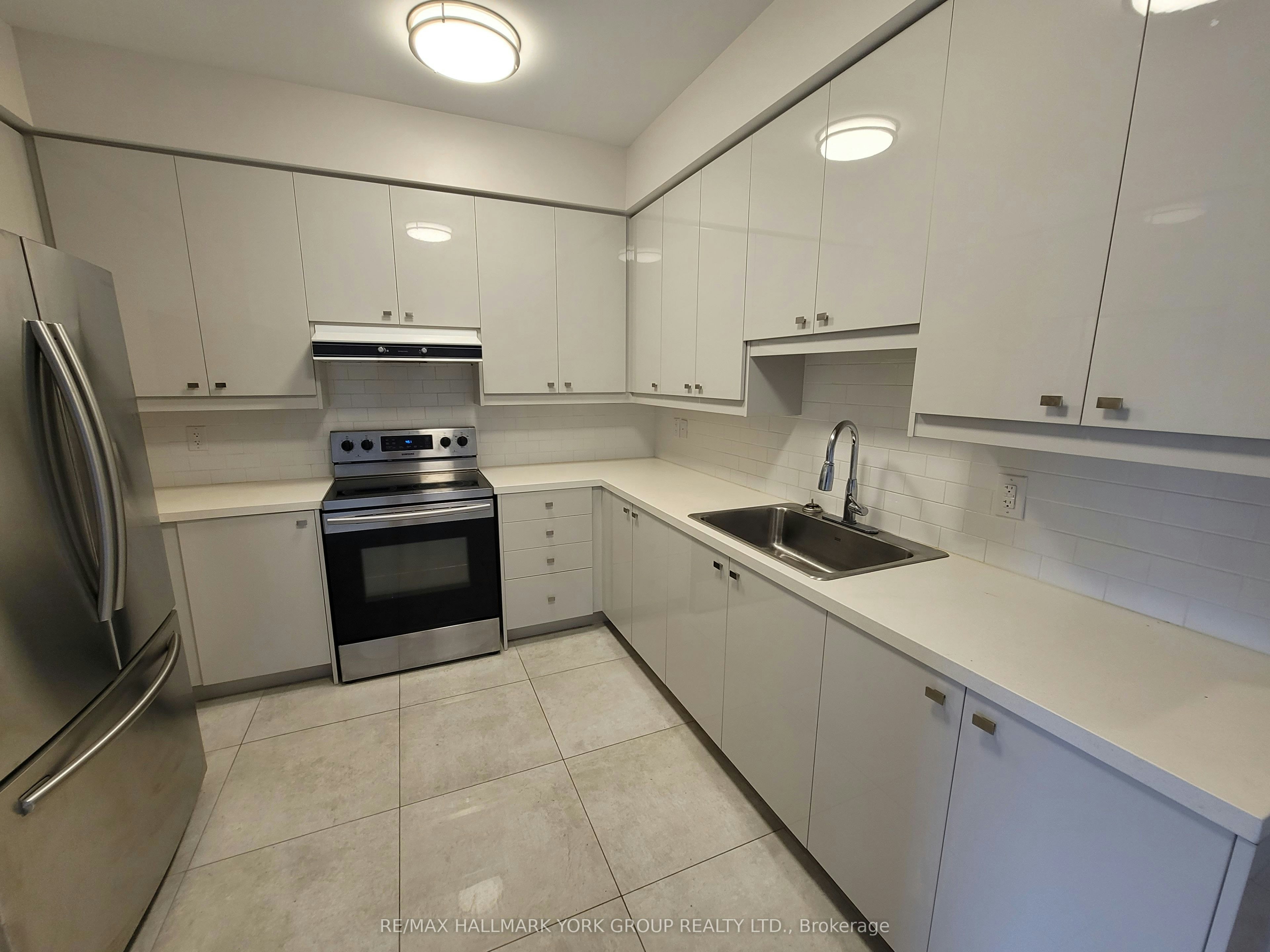 308-32 Wellington Street E, Aurora, ON, L4G 1H5 - 4