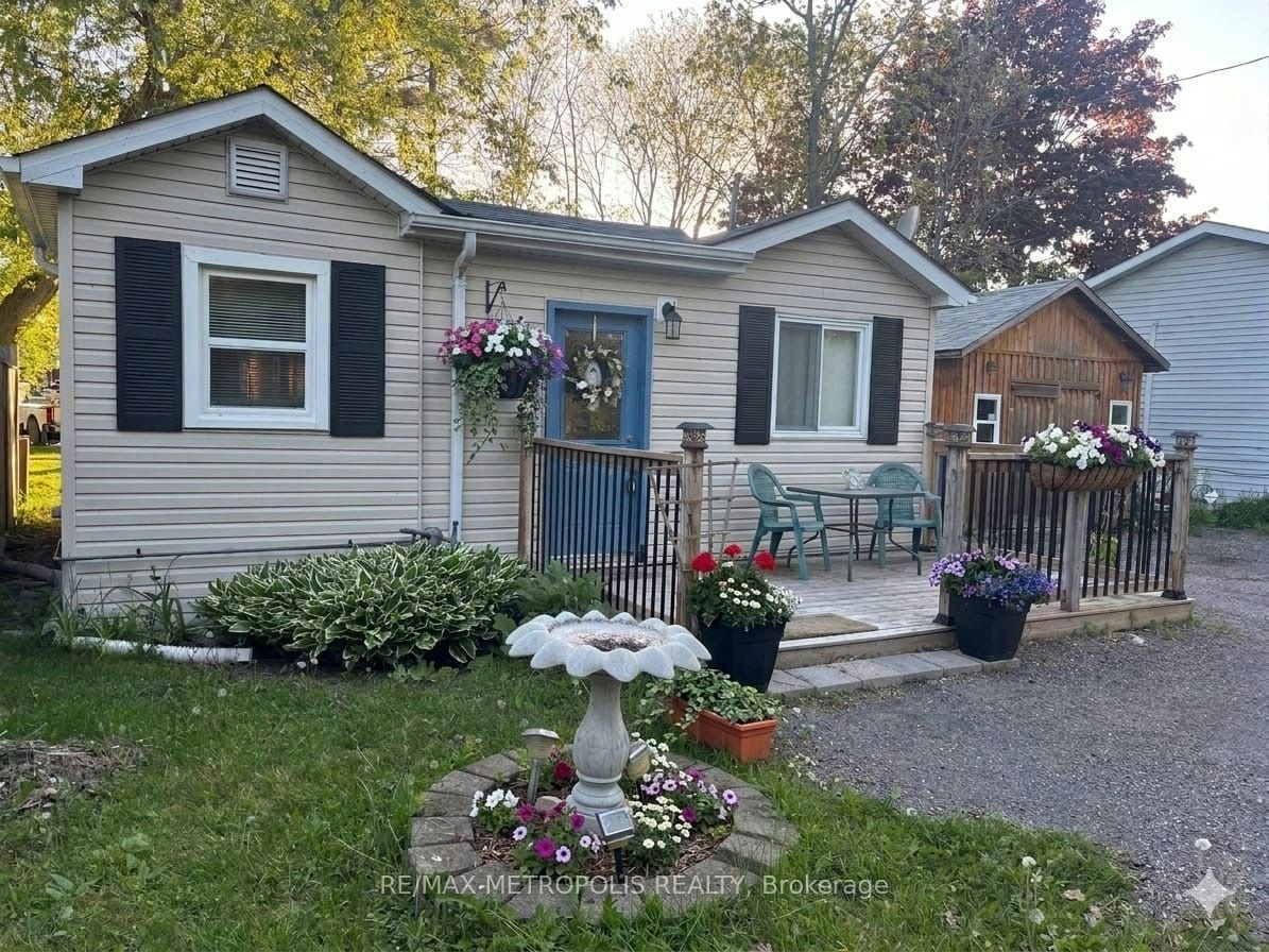 28 & 30 Thompson Drive, Georgina, ON, L0E 1L0