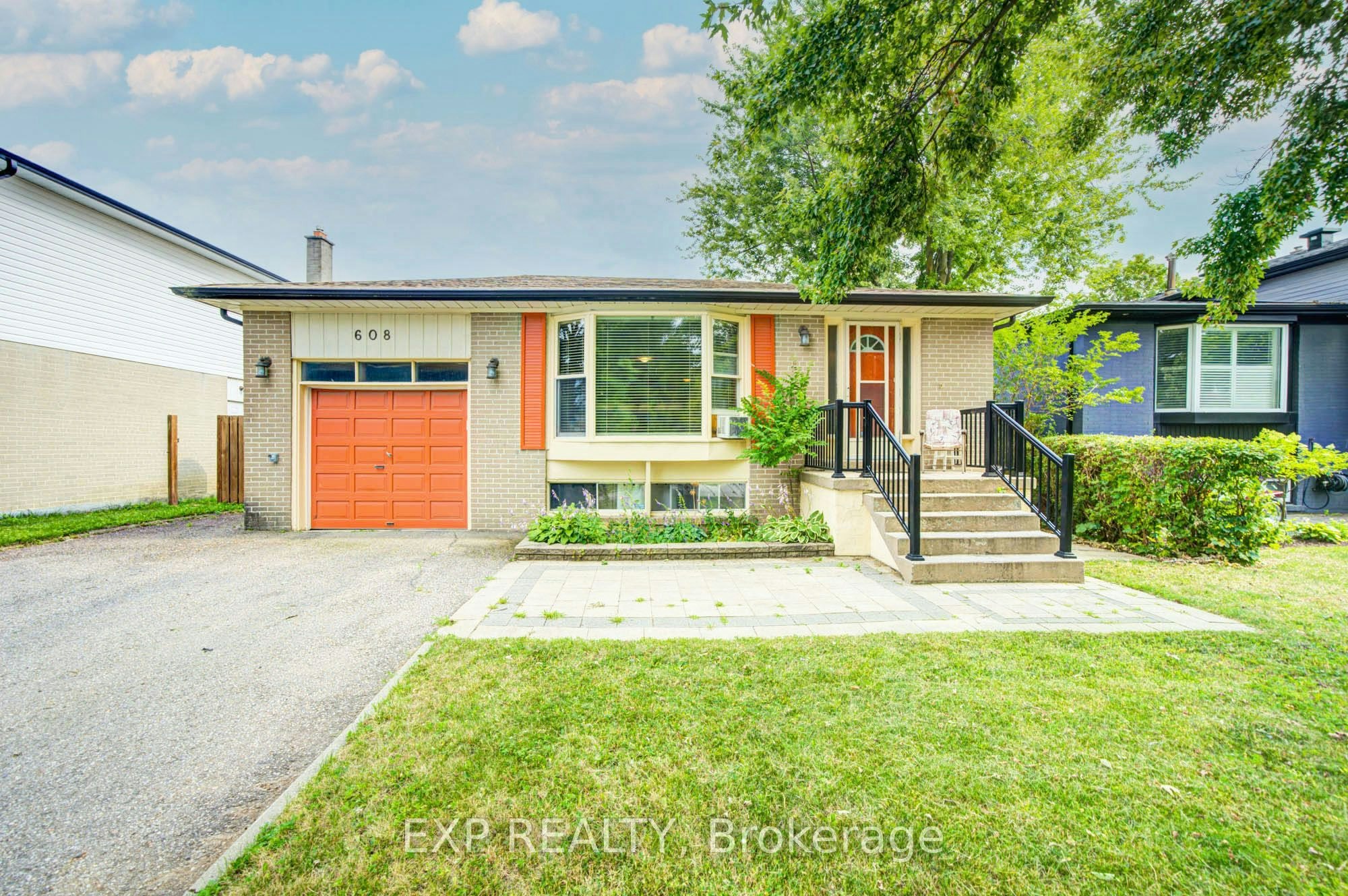 608 Rupert Avenue, Whitchurch-Stouffville, ON, L4A 1W1