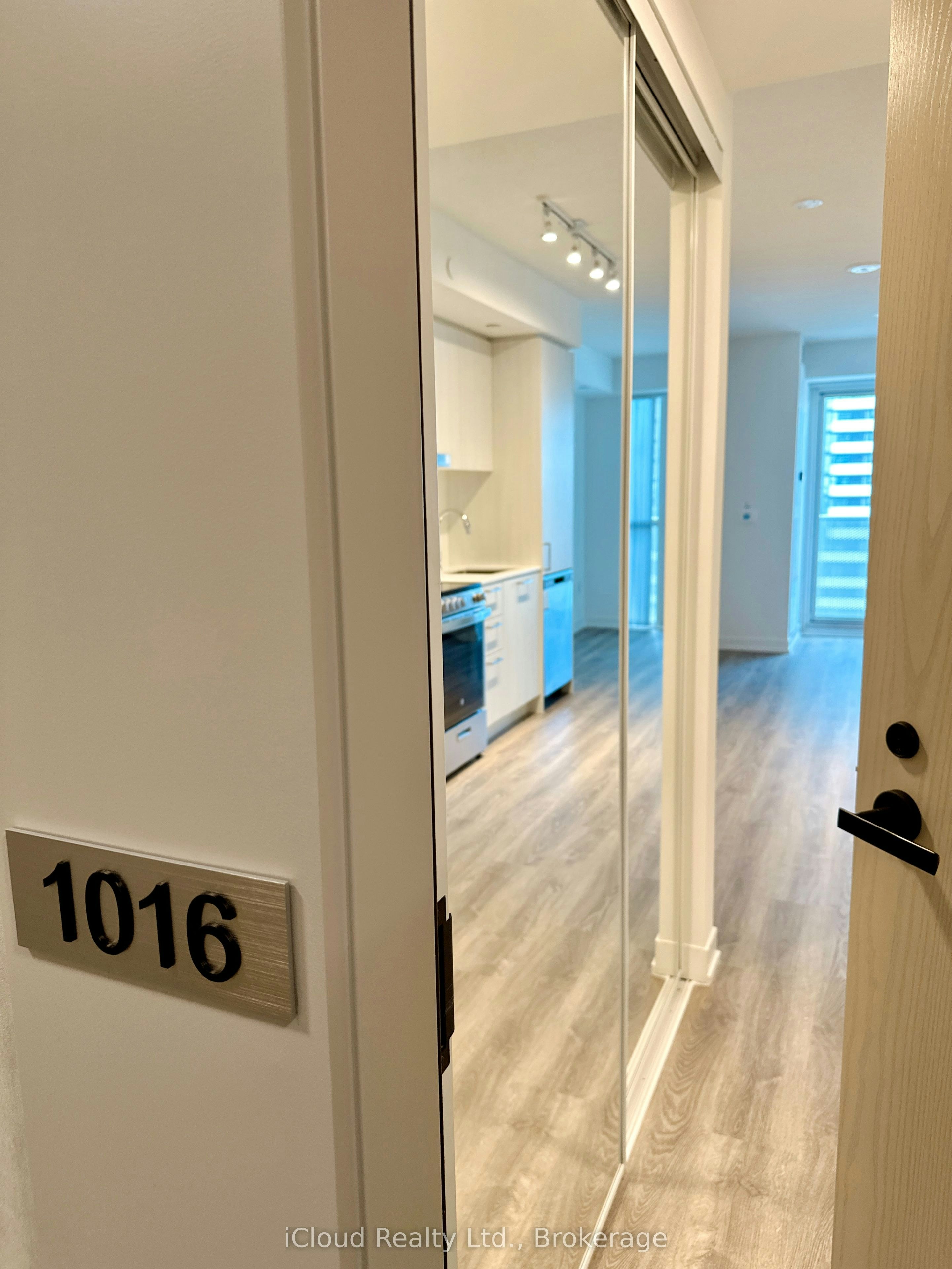 1016-195 Commerce Street, Vaughan, ON, L4K 0P9 - 8