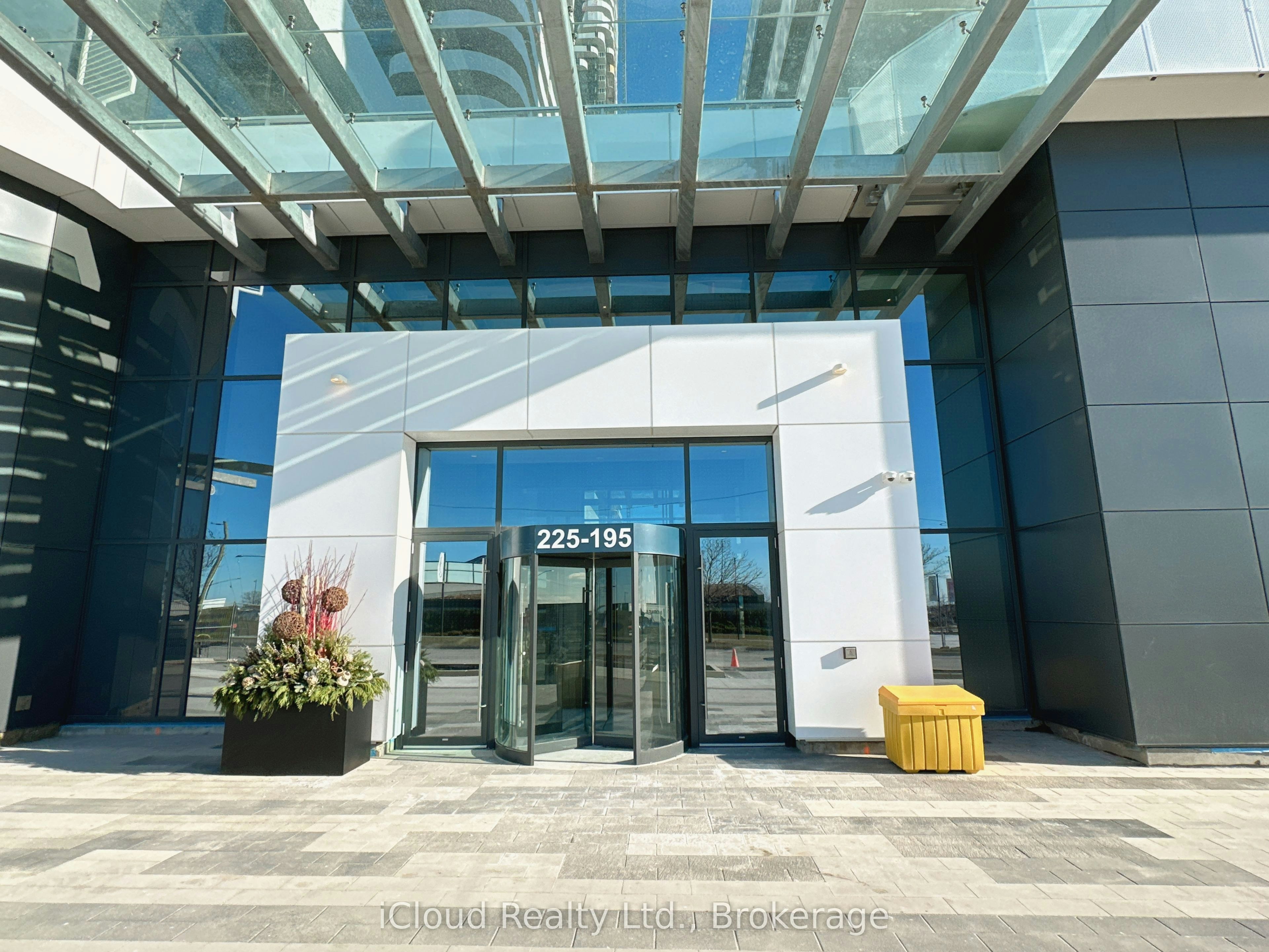 1016-195 Commerce Street, Vaughan, ON, L4K 0P9 - 3