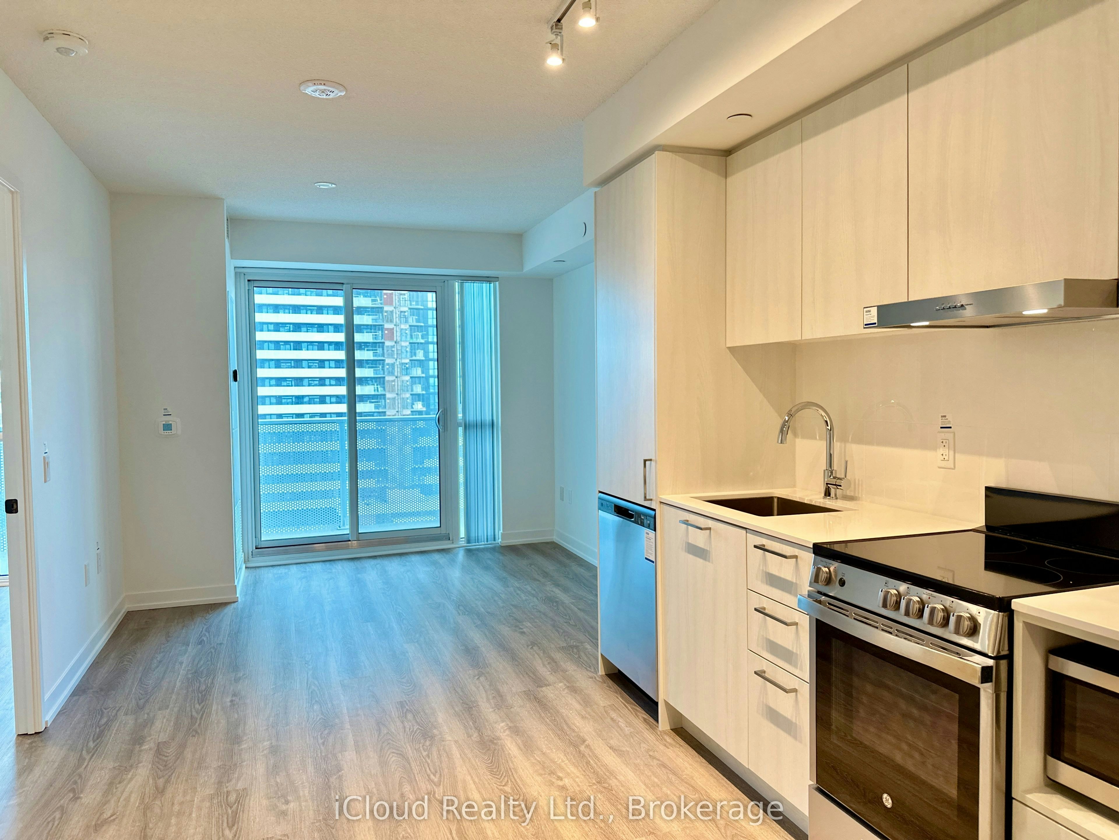 1016-195 Commerce Street, Vaughan, ON, L4K 0P9 - 11