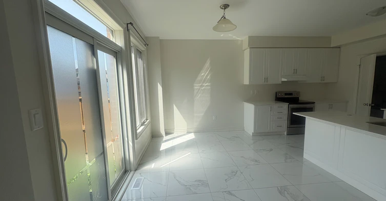 8 Yarrow Lane, East Gwillimbury, ON, L9N 0T4 - 8