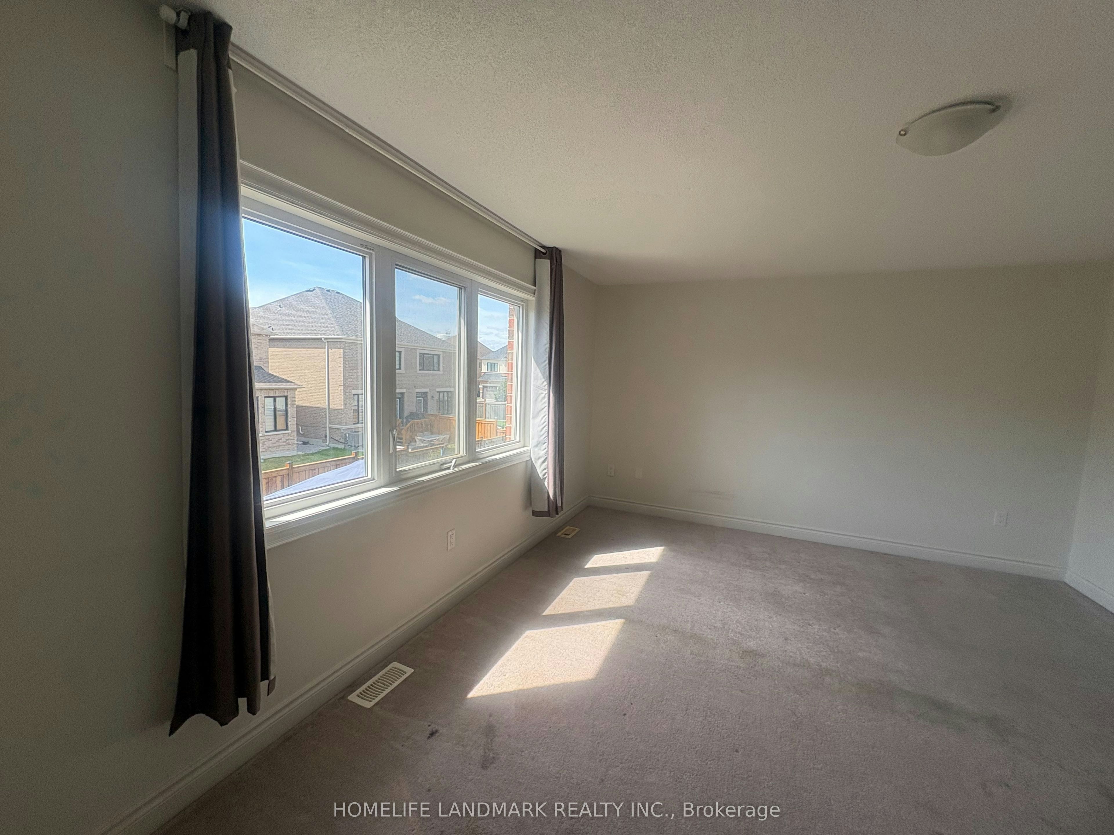 8 Yarrow Lane, East Gwillimbury, ON, L9N 0T4 - 12