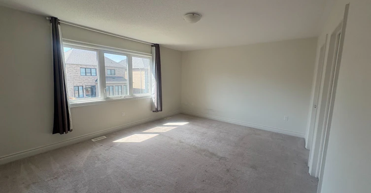 8 Yarrow Lane, East Gwillimbury, ON, L9N 0T4 - 9