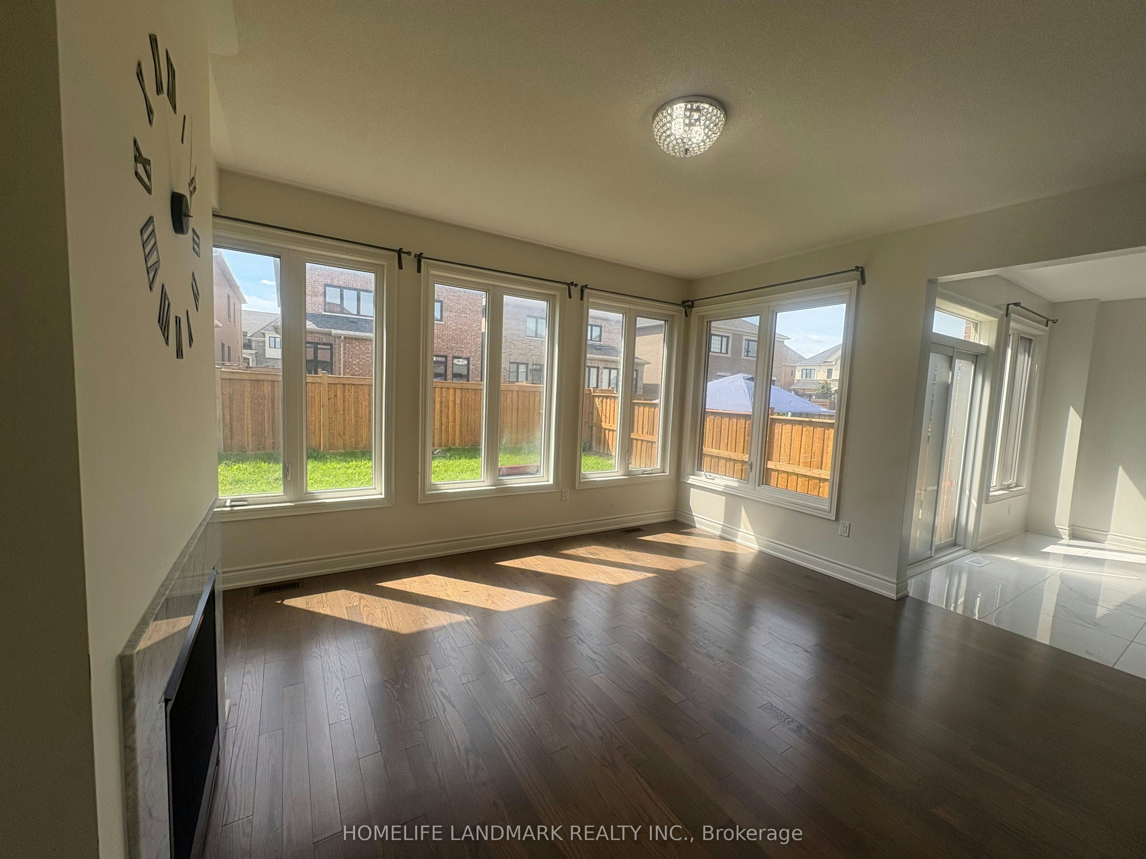 8 Yarrow Lane, East Gwillimbury, ON, L9N 0T4 - 5
