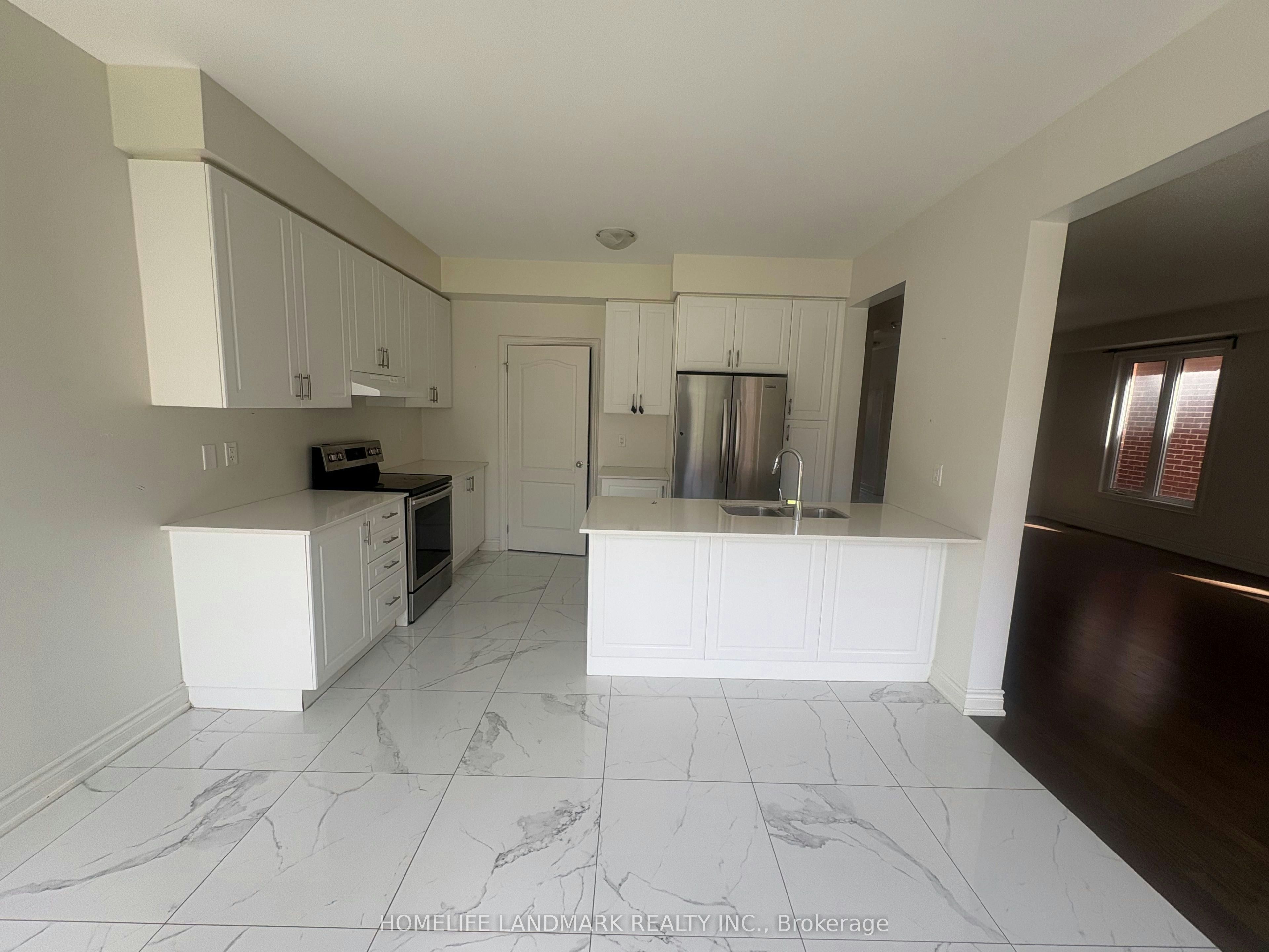 8 Yarrow Lane, East Gwillimbury, ON, L9N 0T4 - 7