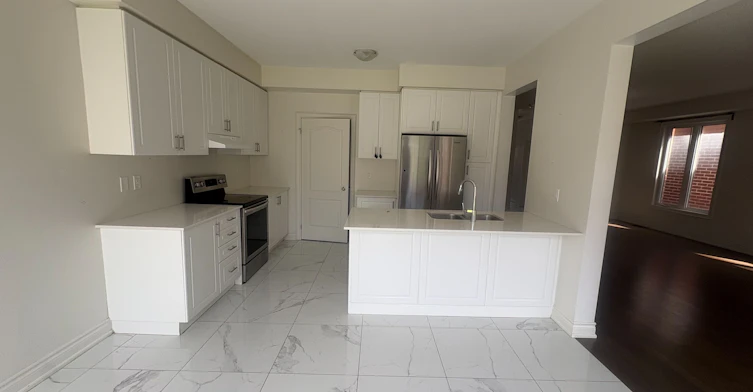 8 Yarrow Lane, East Gwillimbury, ON, L9N 0T4 - 7