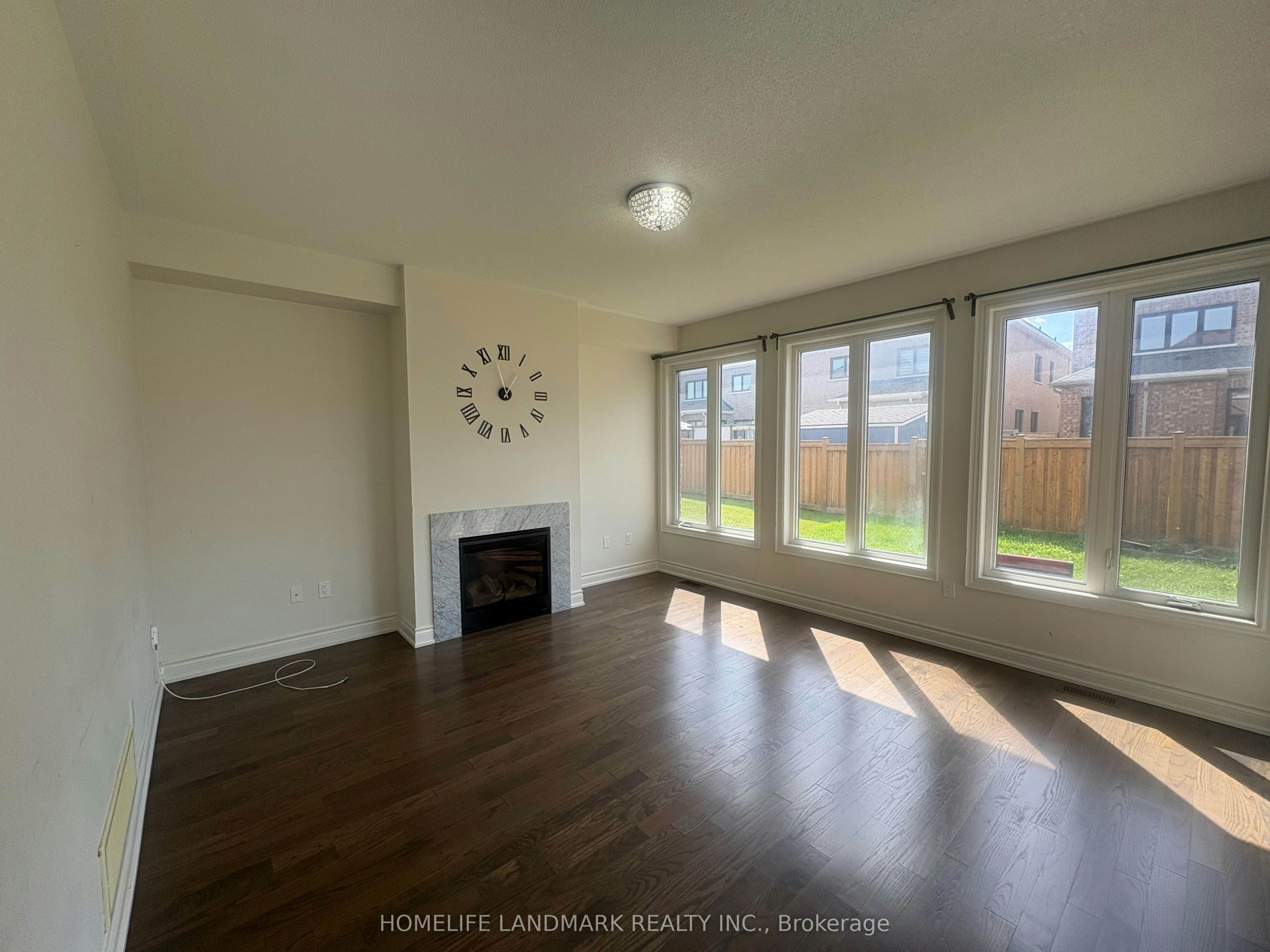 8 Yarrow Lane, East Gwillimbury, ON, L9N 0T4 - 4