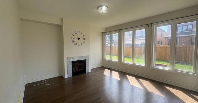 8 Yarrow Lane, East Gwillimbury, ON, L9N 0T4 - 4