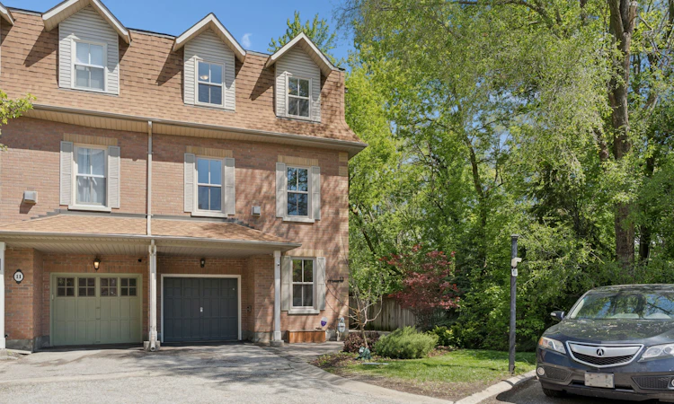 13 E J Lennox Way