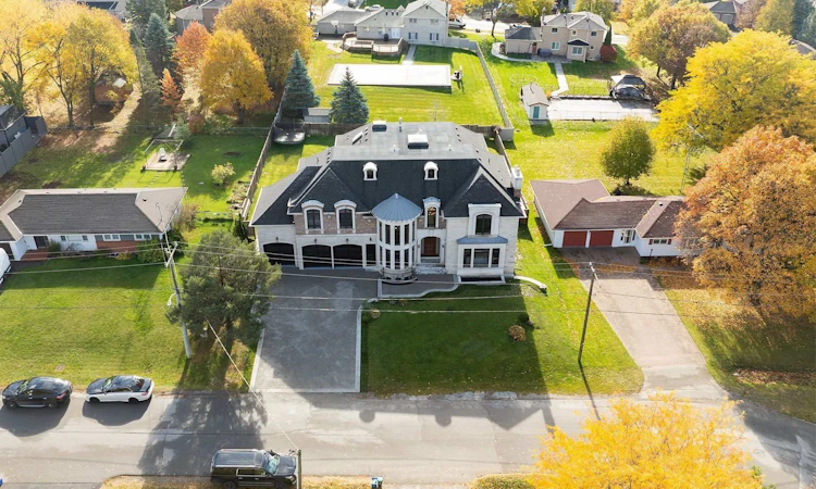 39 Patricia Drive E