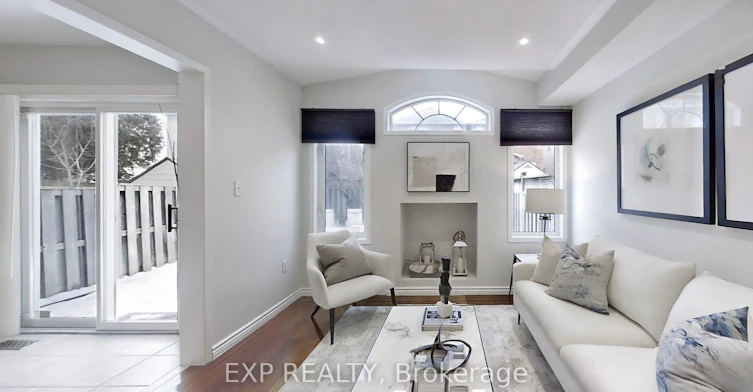 8 Hacienda Drive, Richmond Hill, ON, L4E 3X1 - 4