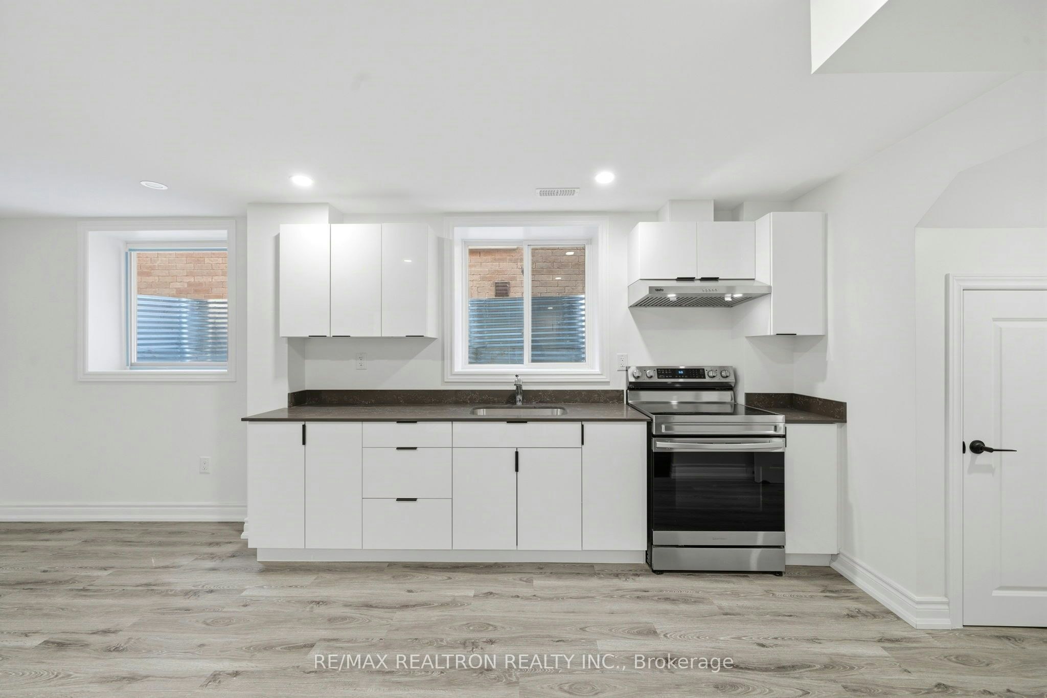 B-55 Bartram Crescent, Bradford West Gwillimbury, ON, L3Z 4L8 - 4