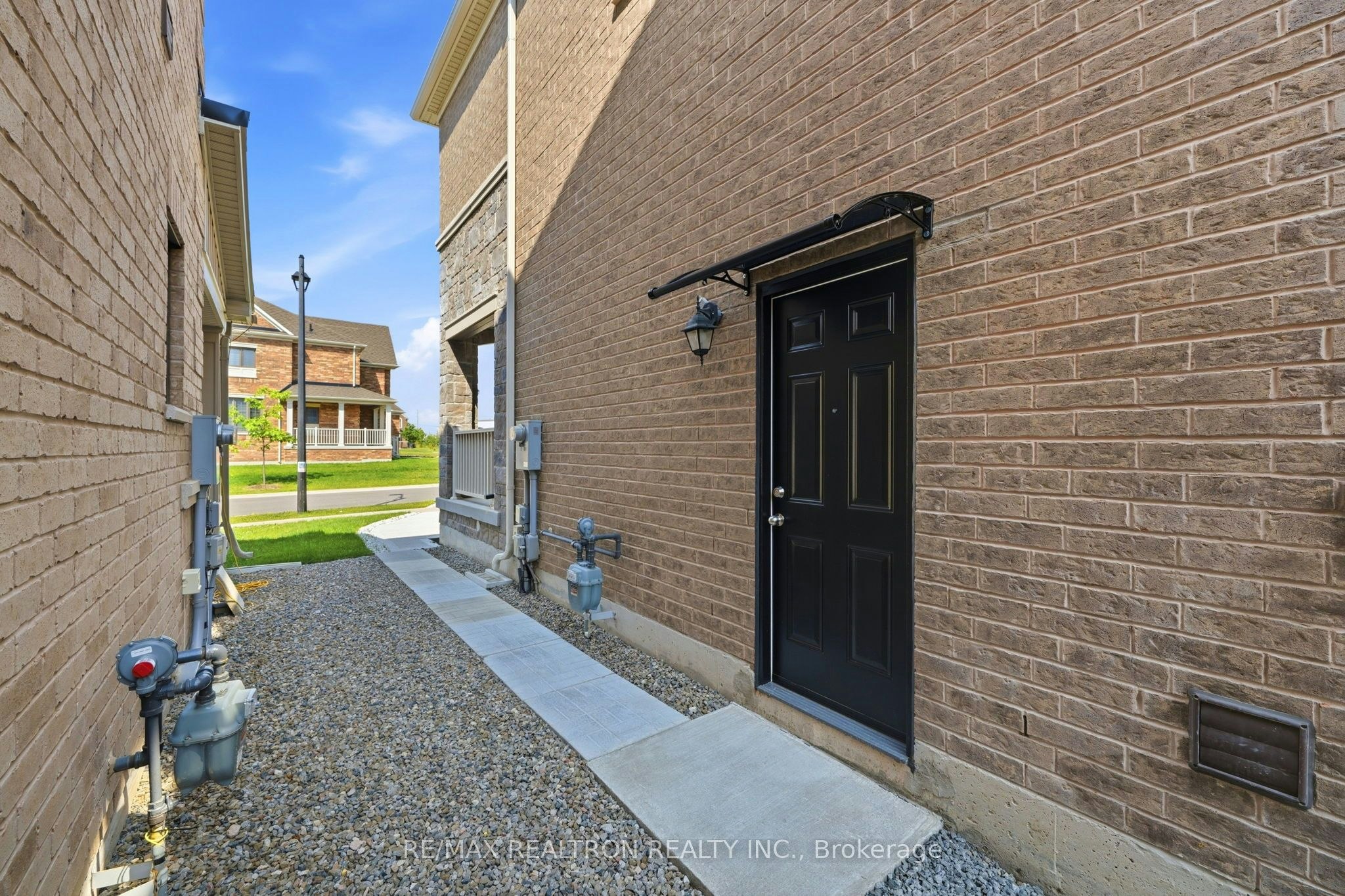 B-55 Bartram Crescent, Bradford West Gwillimbury, ON, L3Z 4L8 - 2