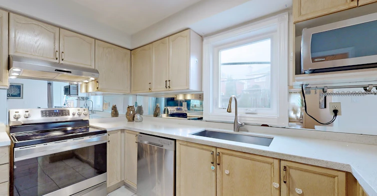 Room 4-32 Subrisco Avenue, Richmond Hill, ON, L4S 1B2 - 7