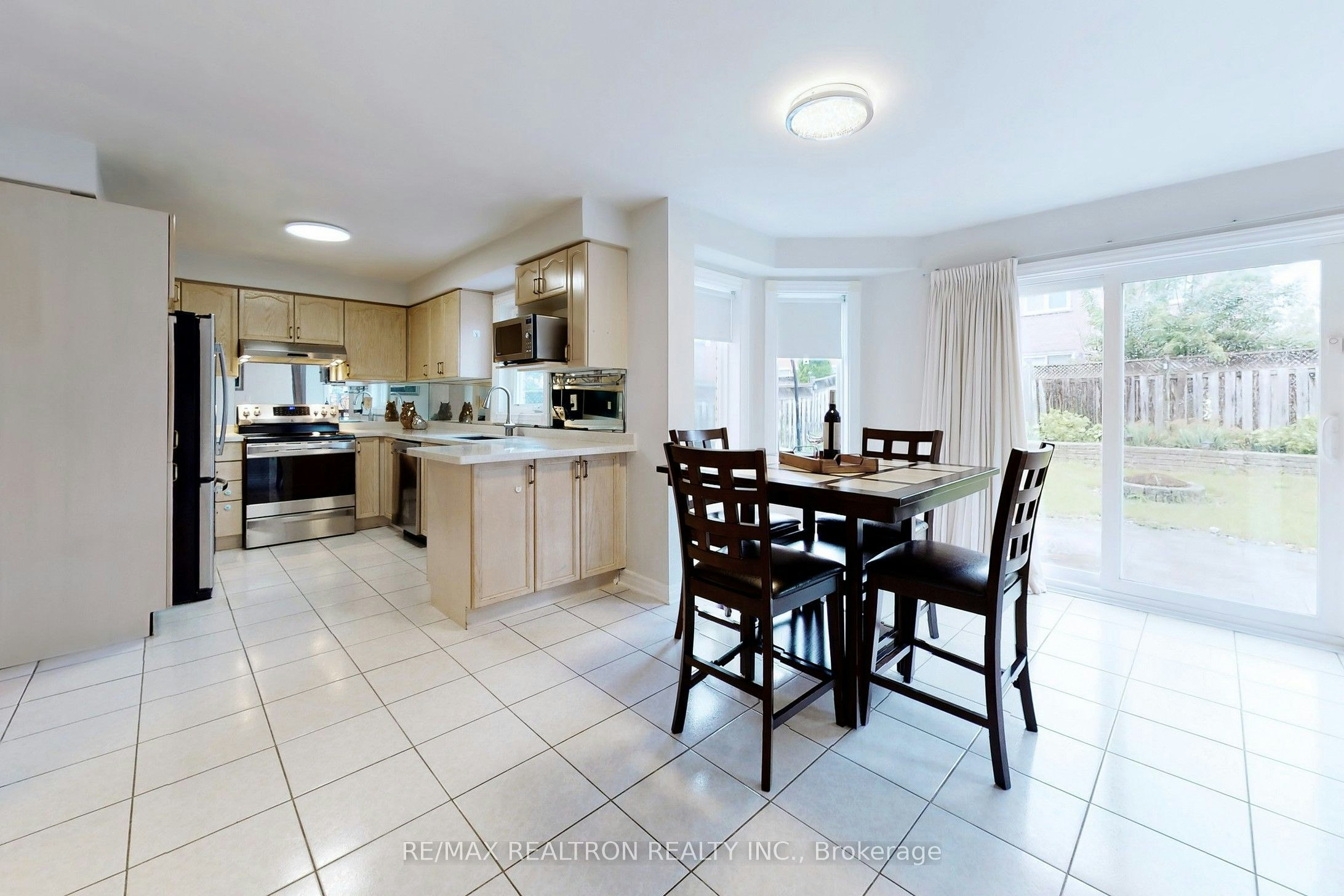 Room 4-32 Subrisco Avenue, Richmond Hill, ON, L4S 1B2 - 9