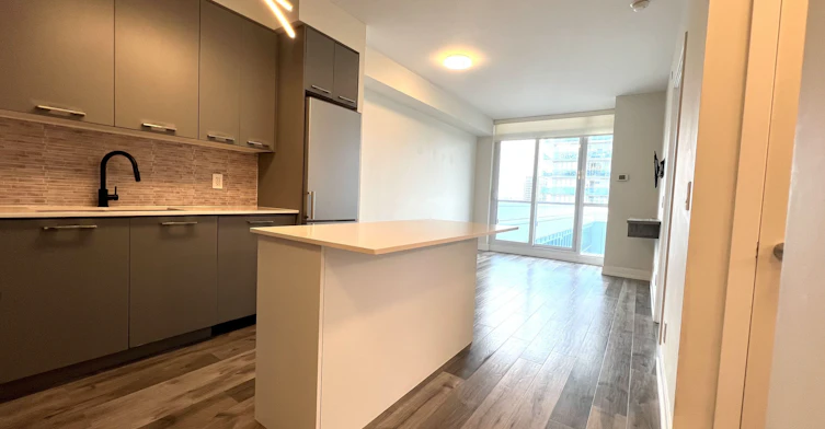 813-9471 Yonge Street, Richmond Hill, ON, L4C 0Z5 - 5