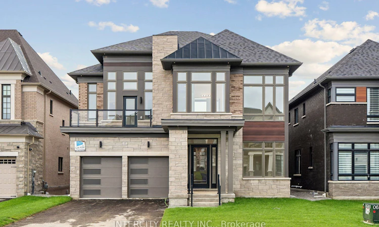 17 Garriock Hall Avenue