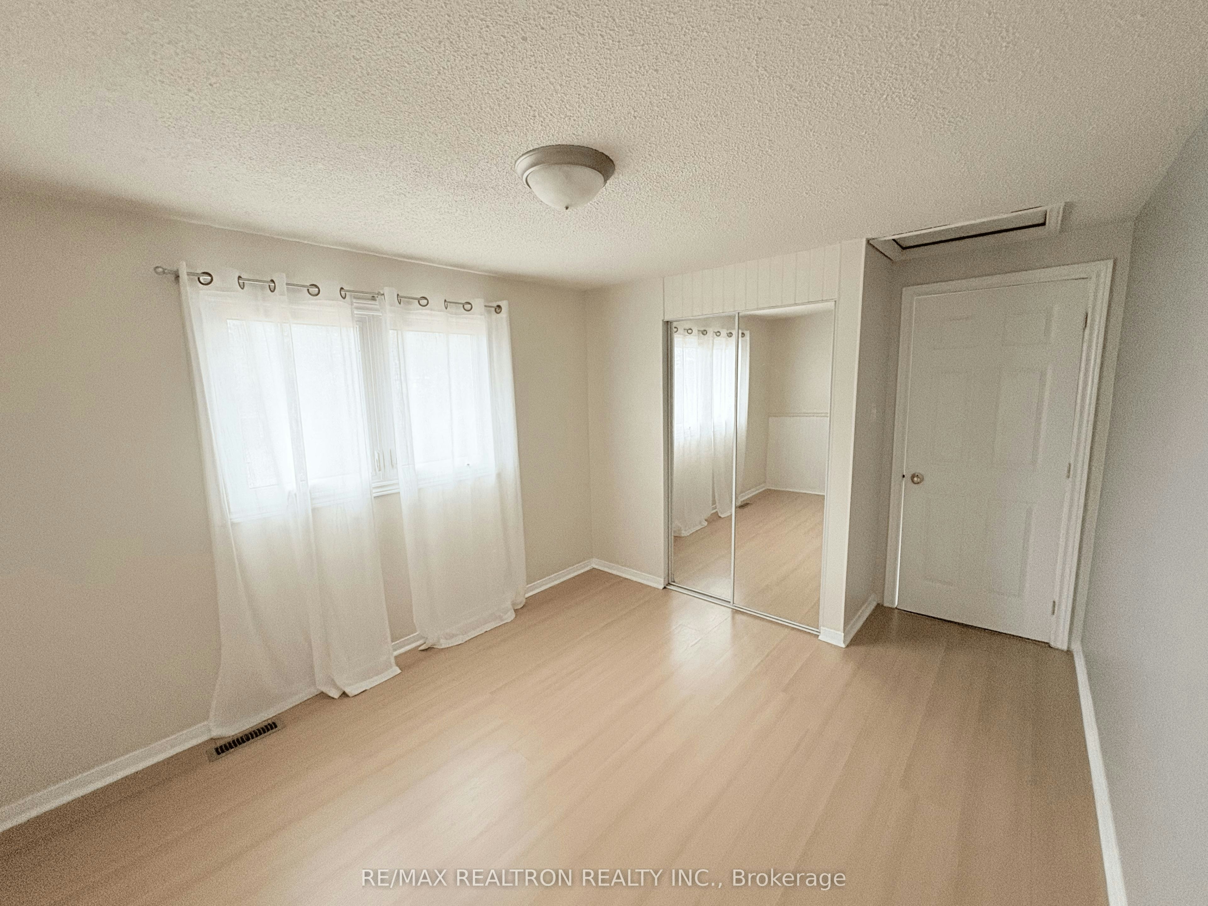 296 John Bowser Crescent, Newmarket, ON, L3Y 7N8 - 7