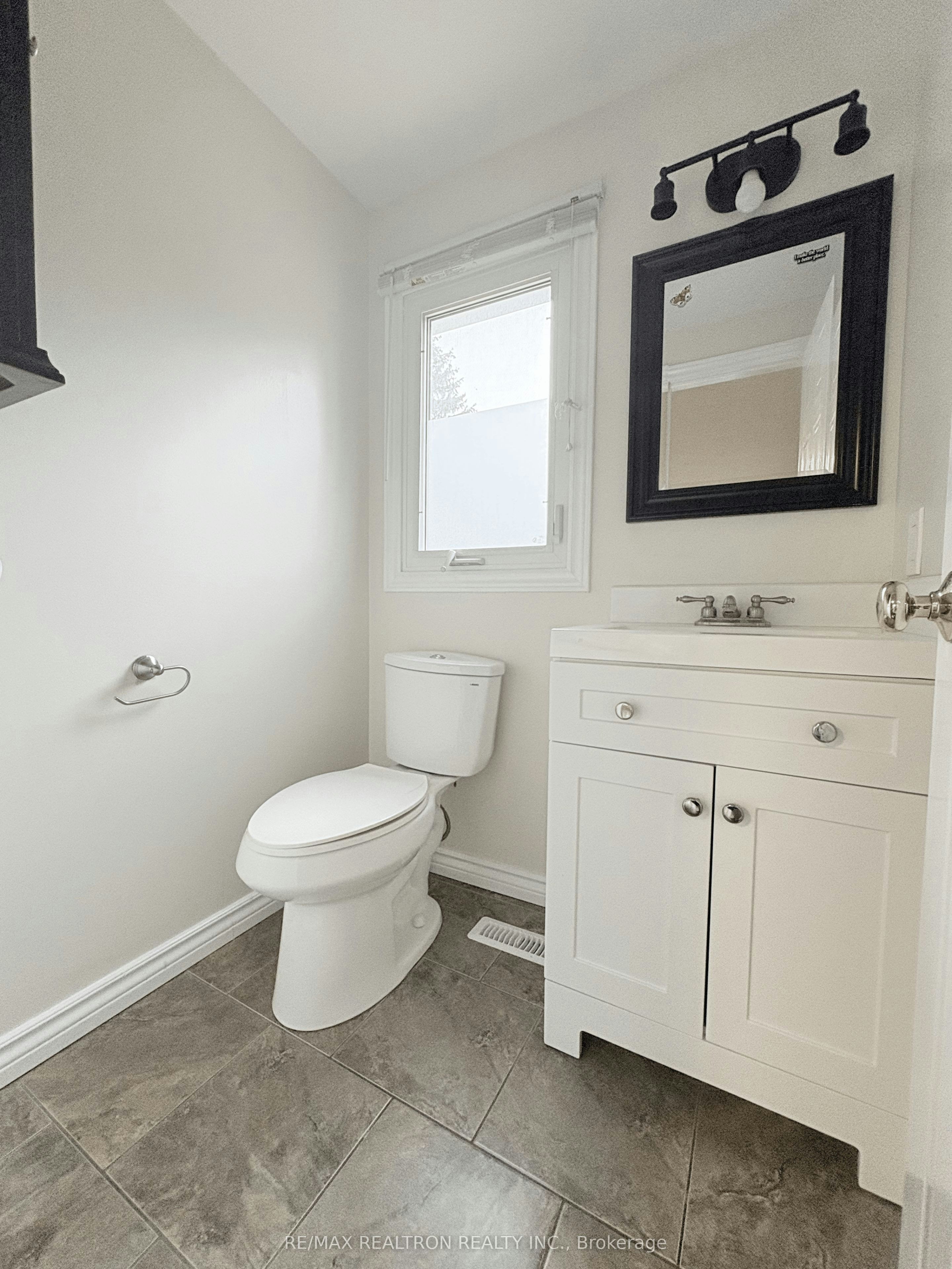 296 John Bowser Crescent, Newmarket, ON, L3Y 7N8 - 9