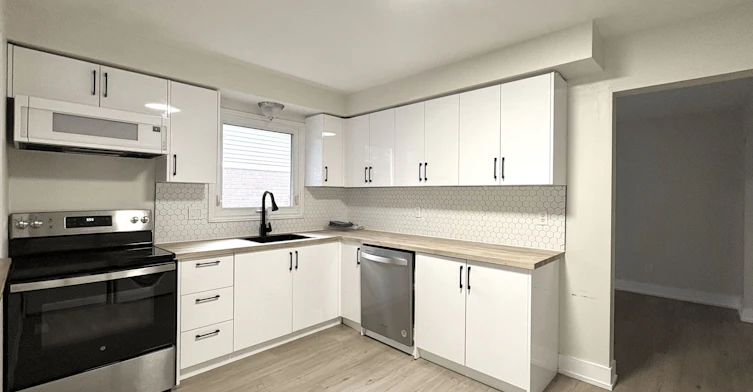 296 John Bowser Crescent, Newmarket, ON, L3Y 7N8 - 2