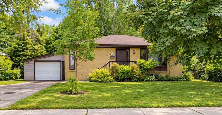 BSMT-102 Murray Drive, Aurora, ON, L4G 2C5