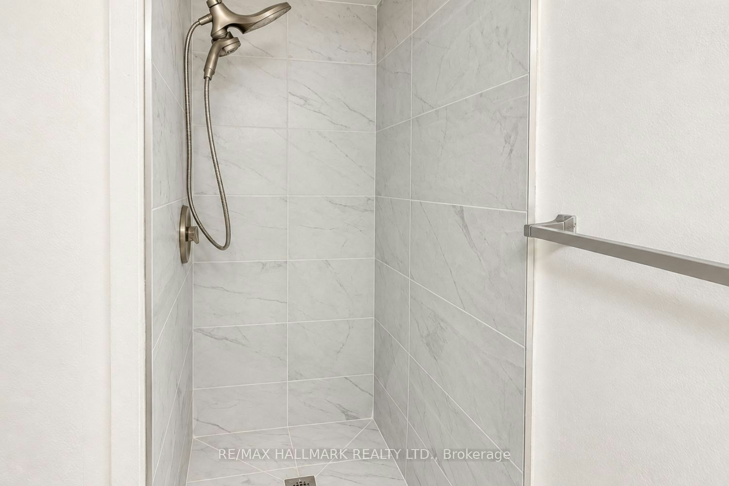 BSMT-102 Murray Drive, Aurora, ON, L4G 2C5 - 8