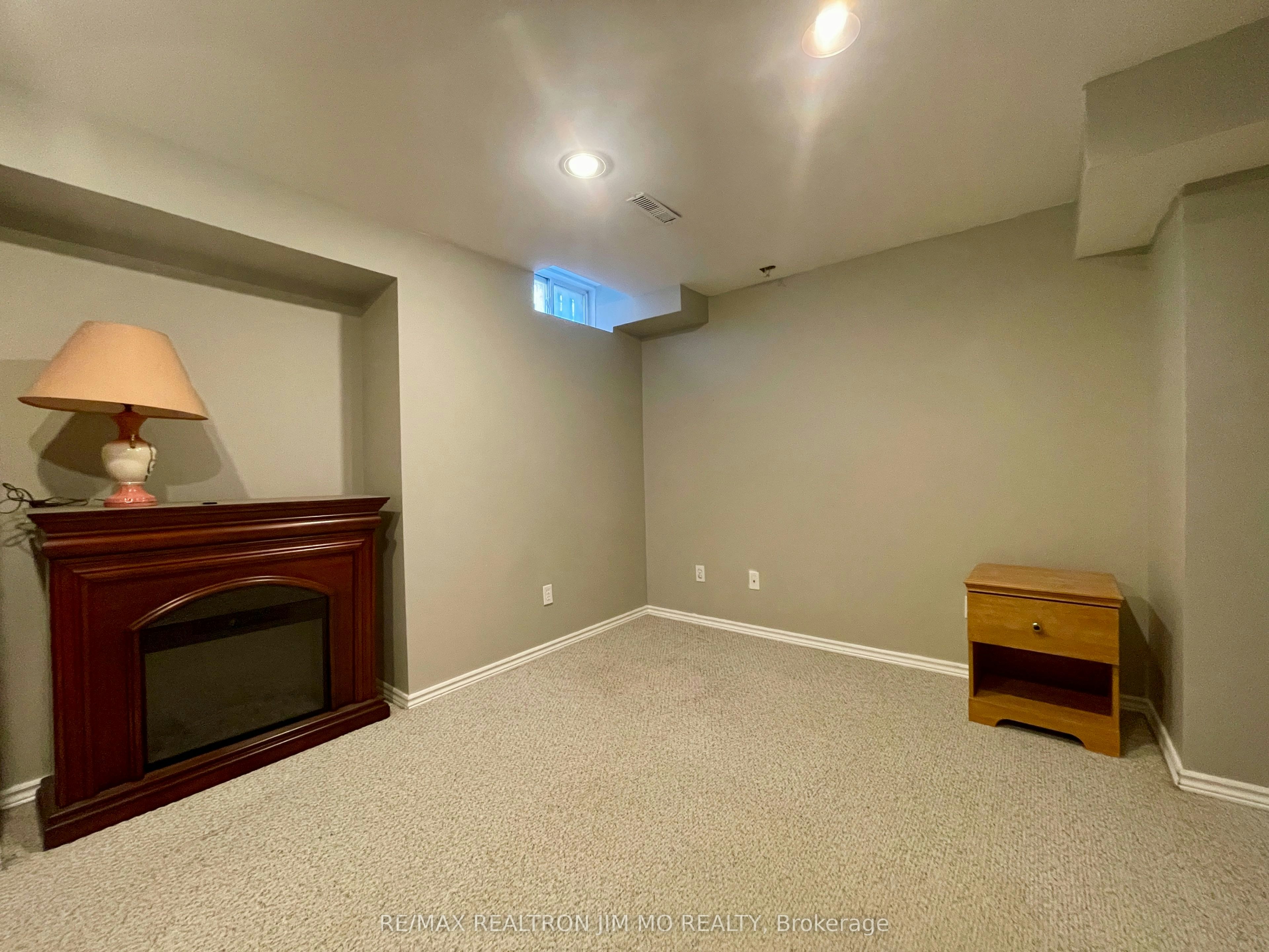 Lower-824 College Manor Drive, Newmarket, ON, L3Y 8G6 - 8