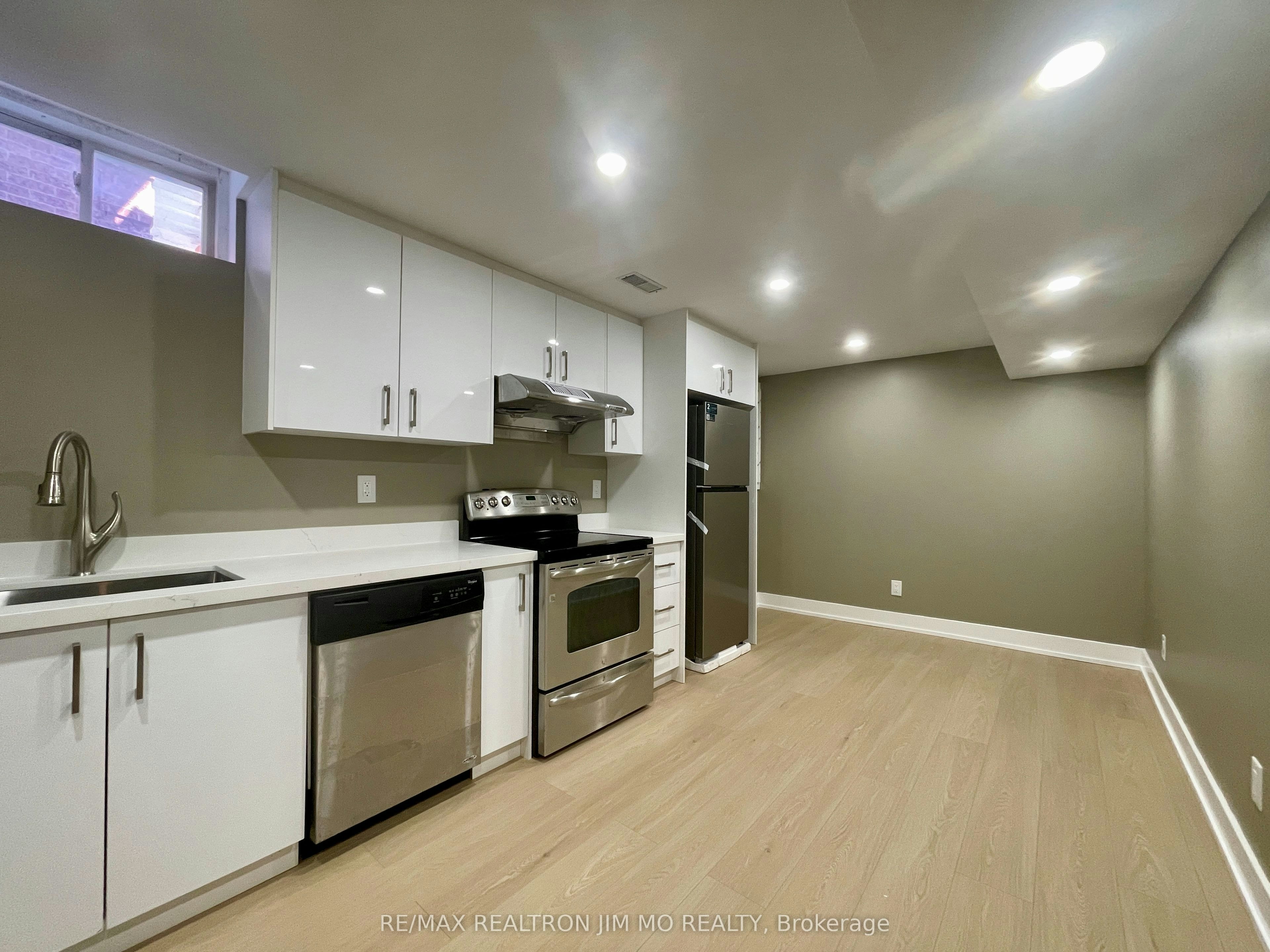 Lower-824 College Manor Drive, Newmarket, ON, L3Y 8G6 - 14