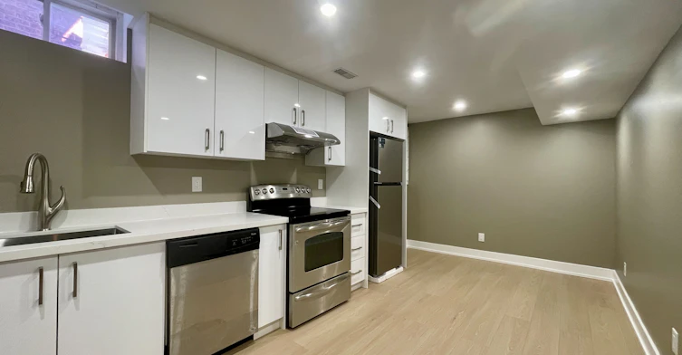 Lower-824 College Manor Drive, Newmarket, ON, L3Y 8G6 - 14