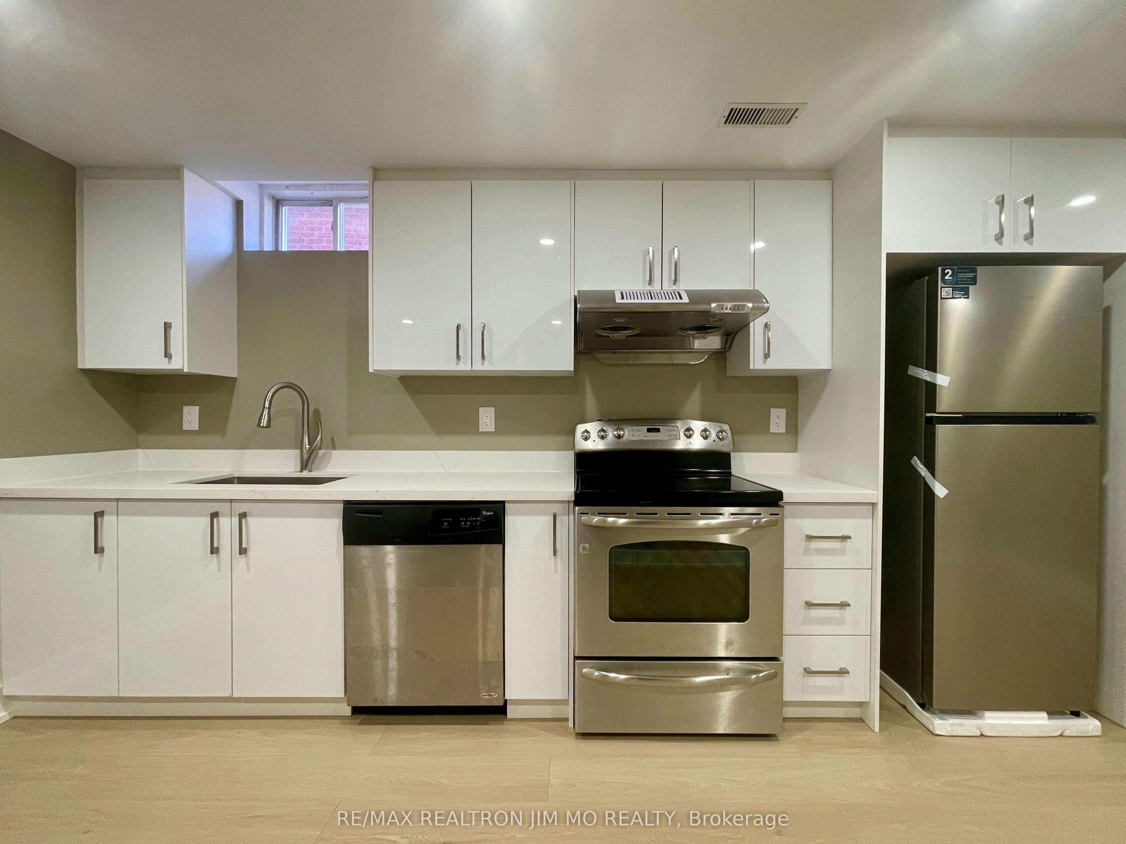 Lower-824 College Manor Drive, Newmarket, ON, L3Y 8G6 - 16