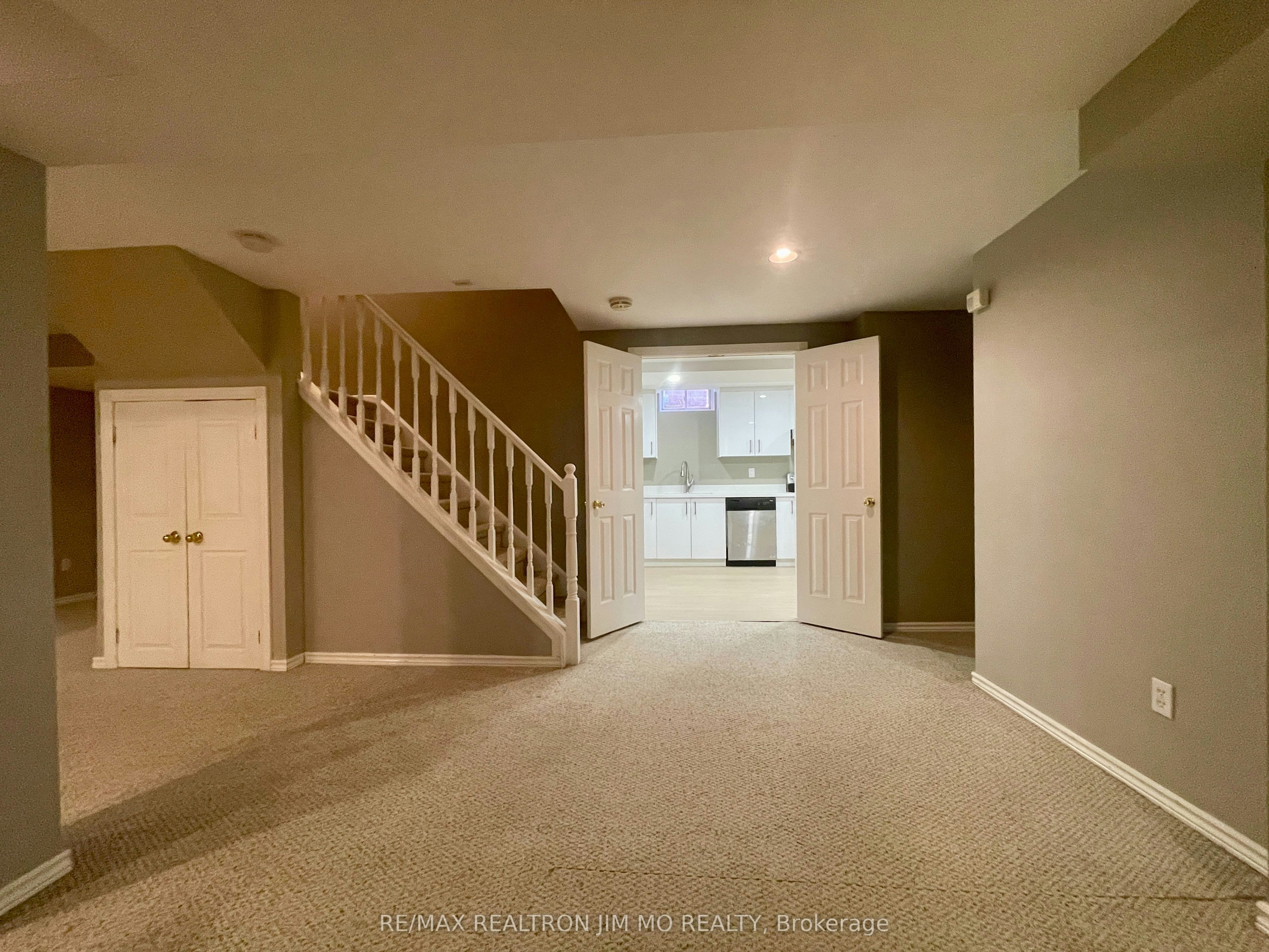 Lower-824 College Manor Drive, Newmarket, ON, L3Y 8G6 - 13