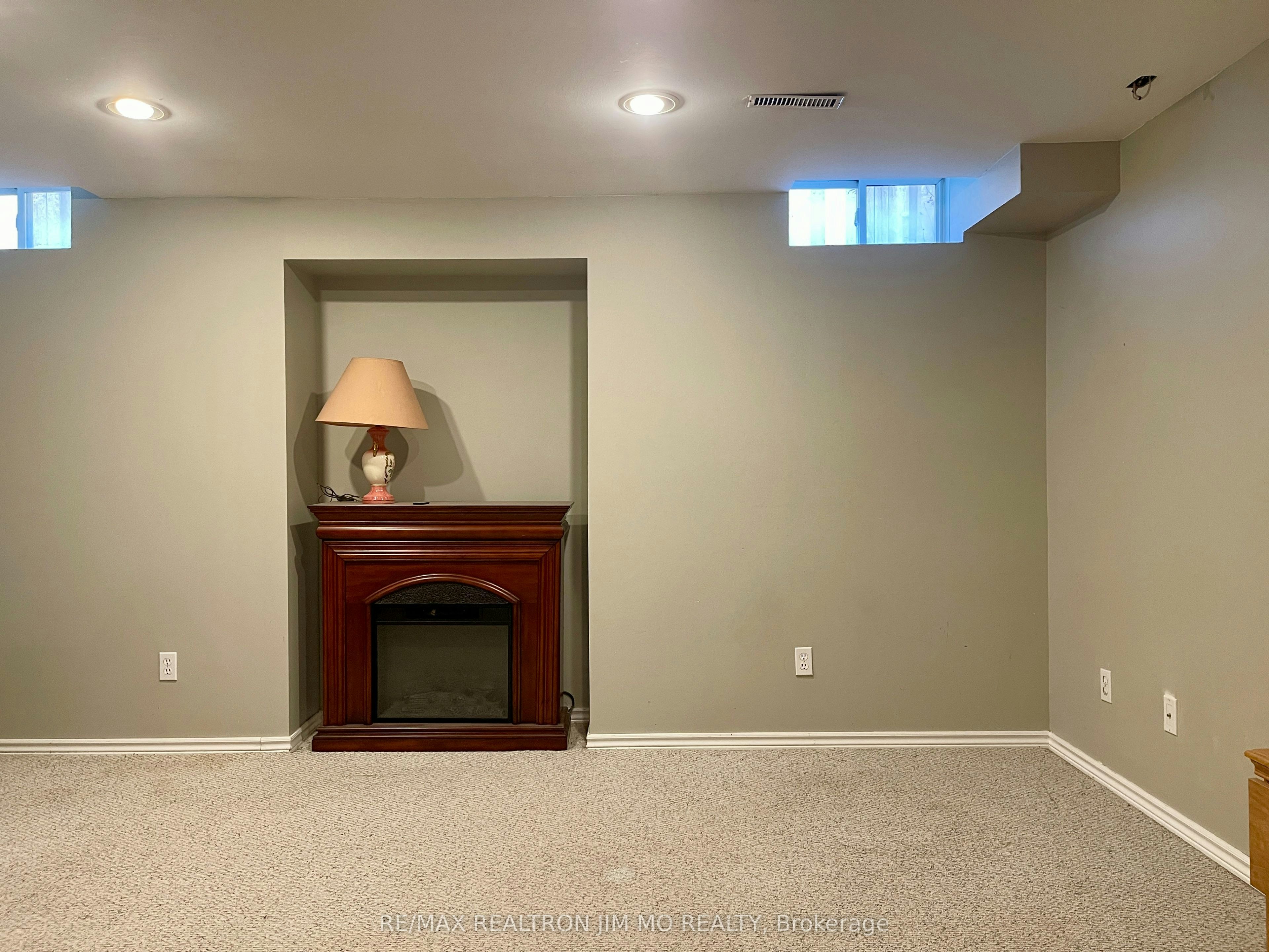 Lower-824 College Manor Drive, Newmarket, ON, L3Y 8G6 - 9
