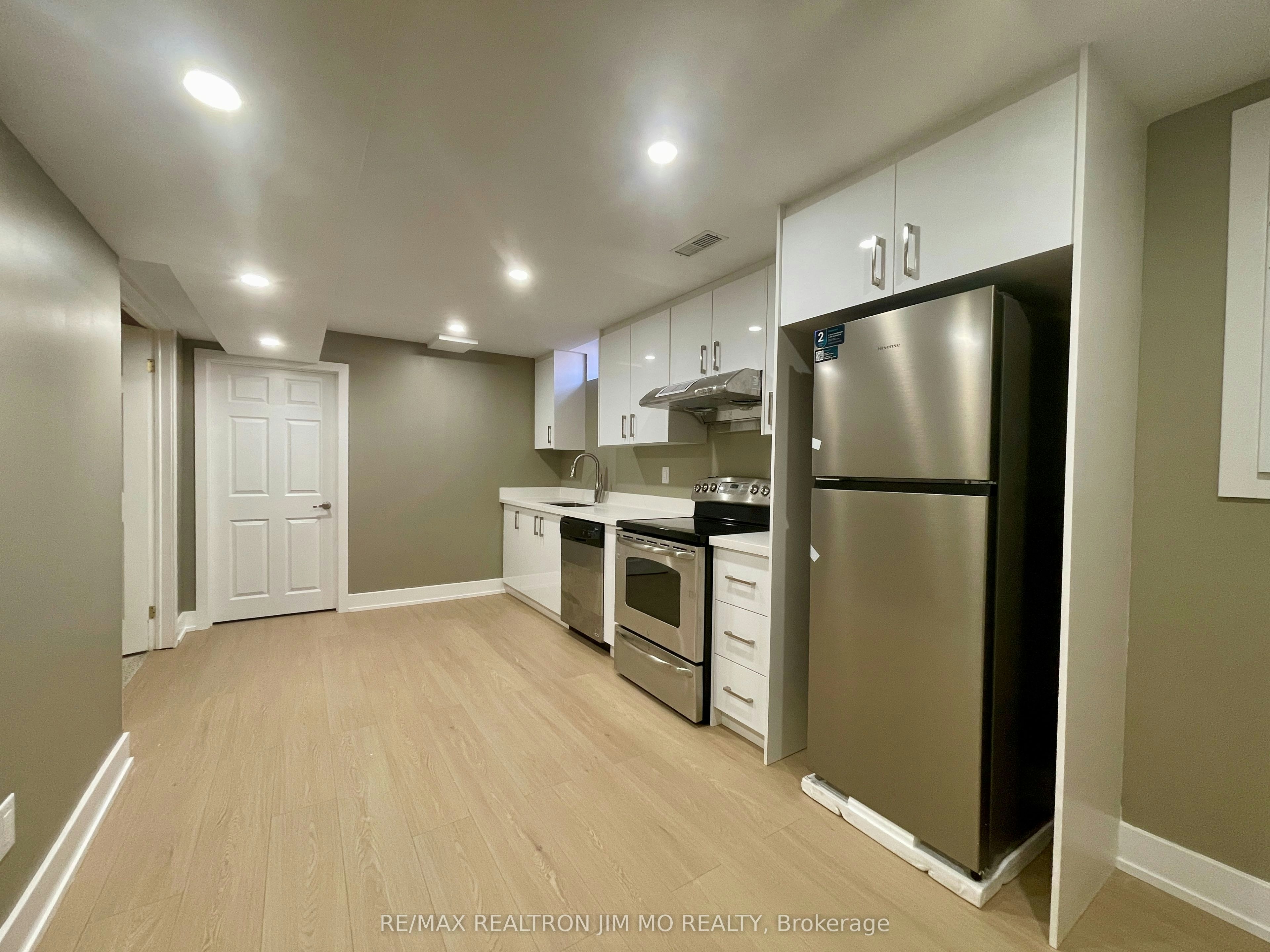 Lower-824 College Manor Drive, Newmarket, ON, L3Y 8G6 - 15