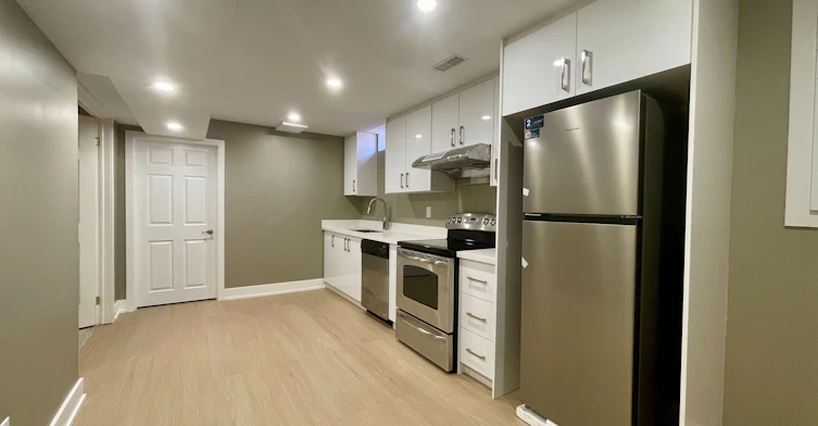 Lower-824 College Manor Drive, Newmarket, ON, L3Y 8G6 - 15